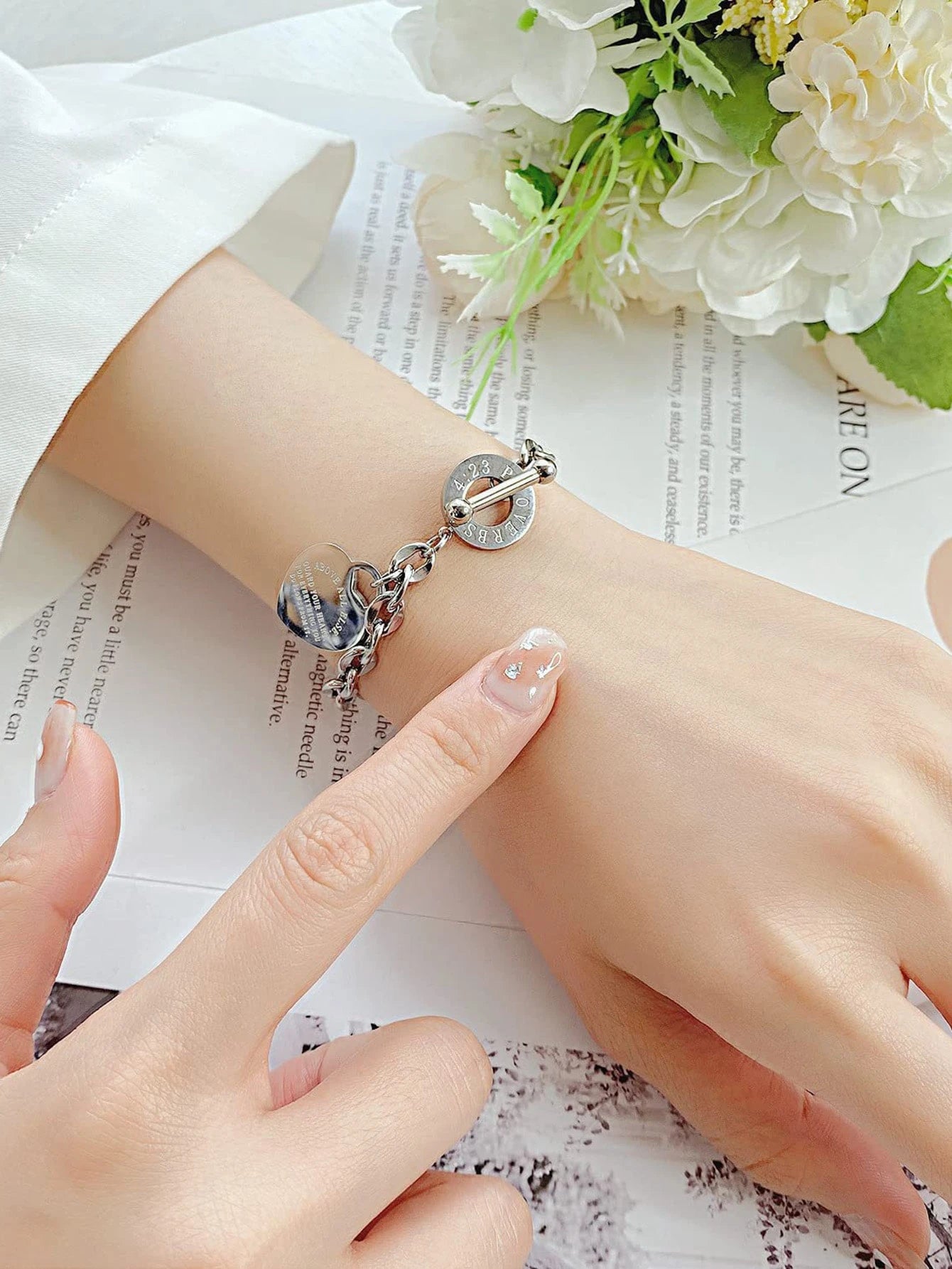 Evelyn – Minimalist Heart Chain Bracelet