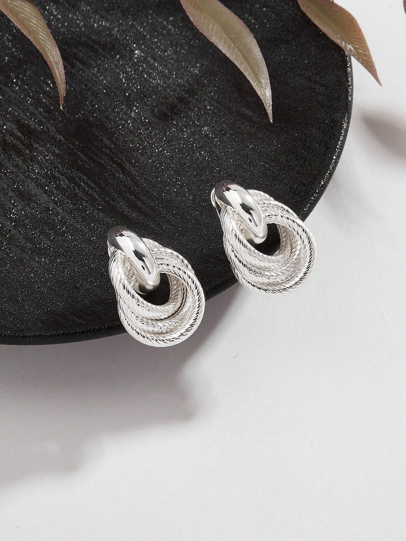 Evelyn – Sculpted Knot Hoop Earrings