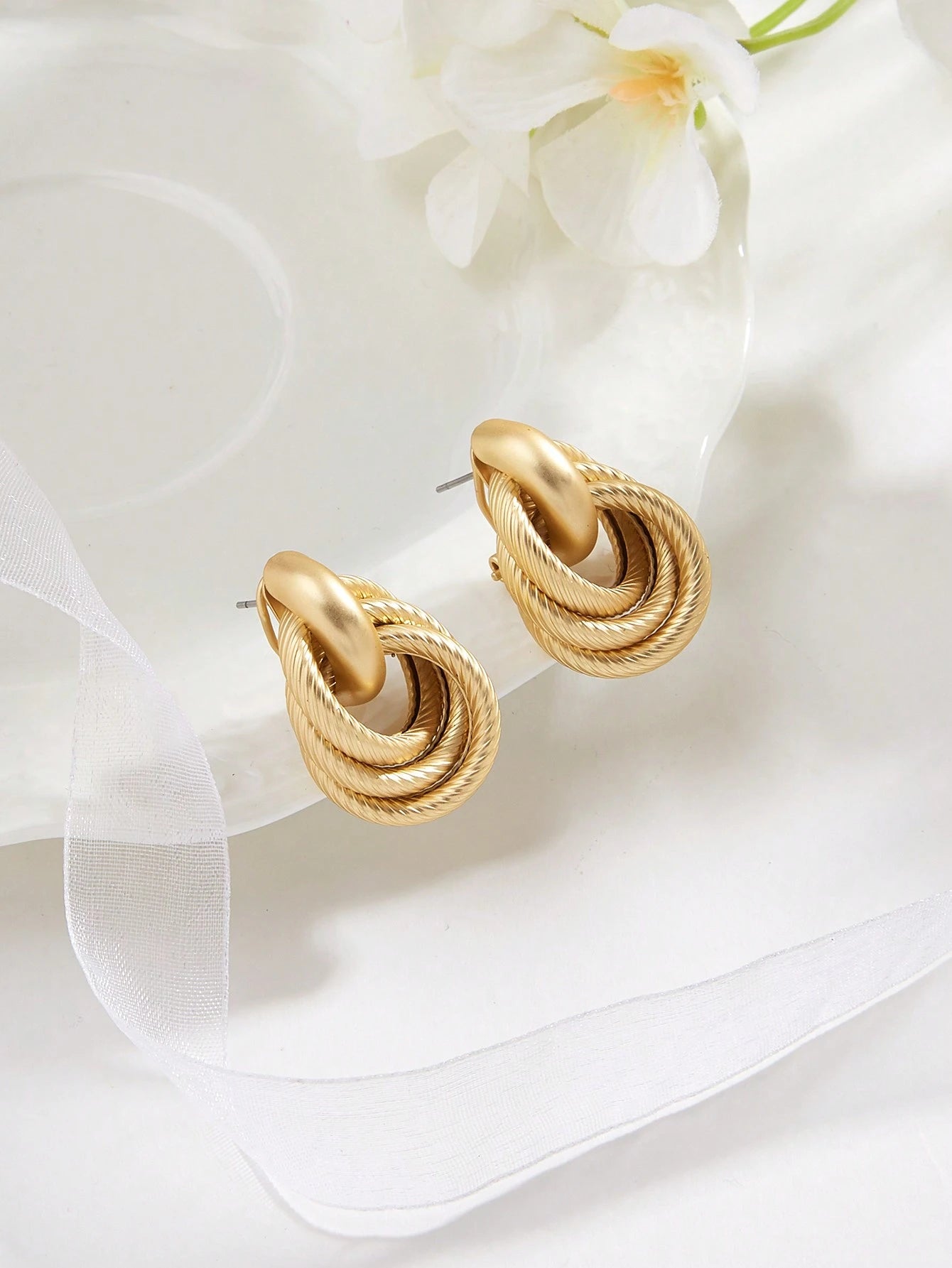 Evelyn – Sculpted Knot Hoop Earrings