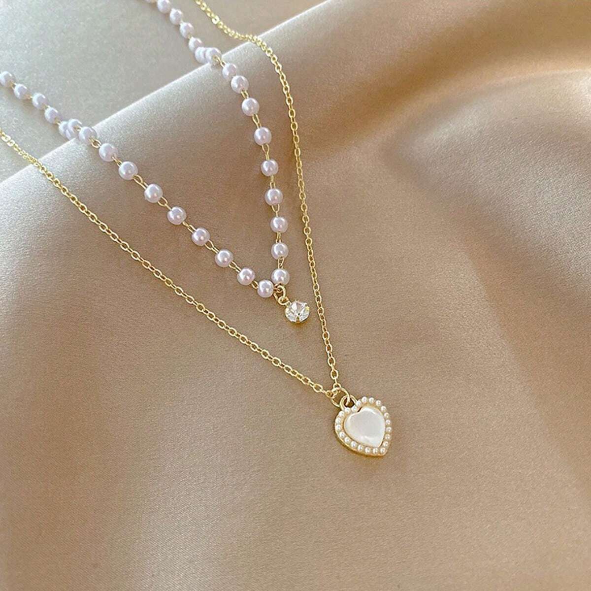 Evelyn – Elegant Cat Eye Stone & Heart Necklace