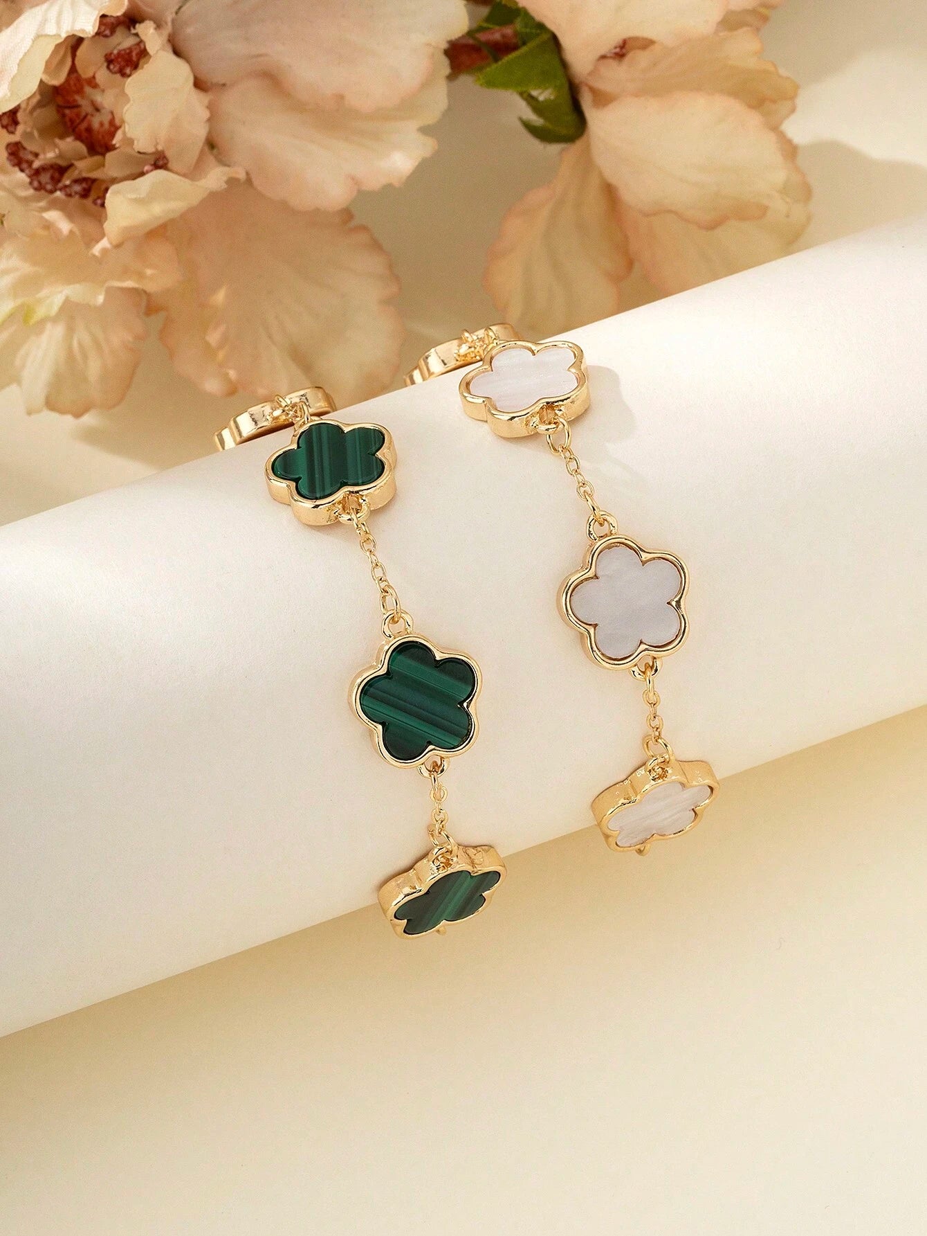 Evelyn – Elegant Black & White Clover Bracelet Set