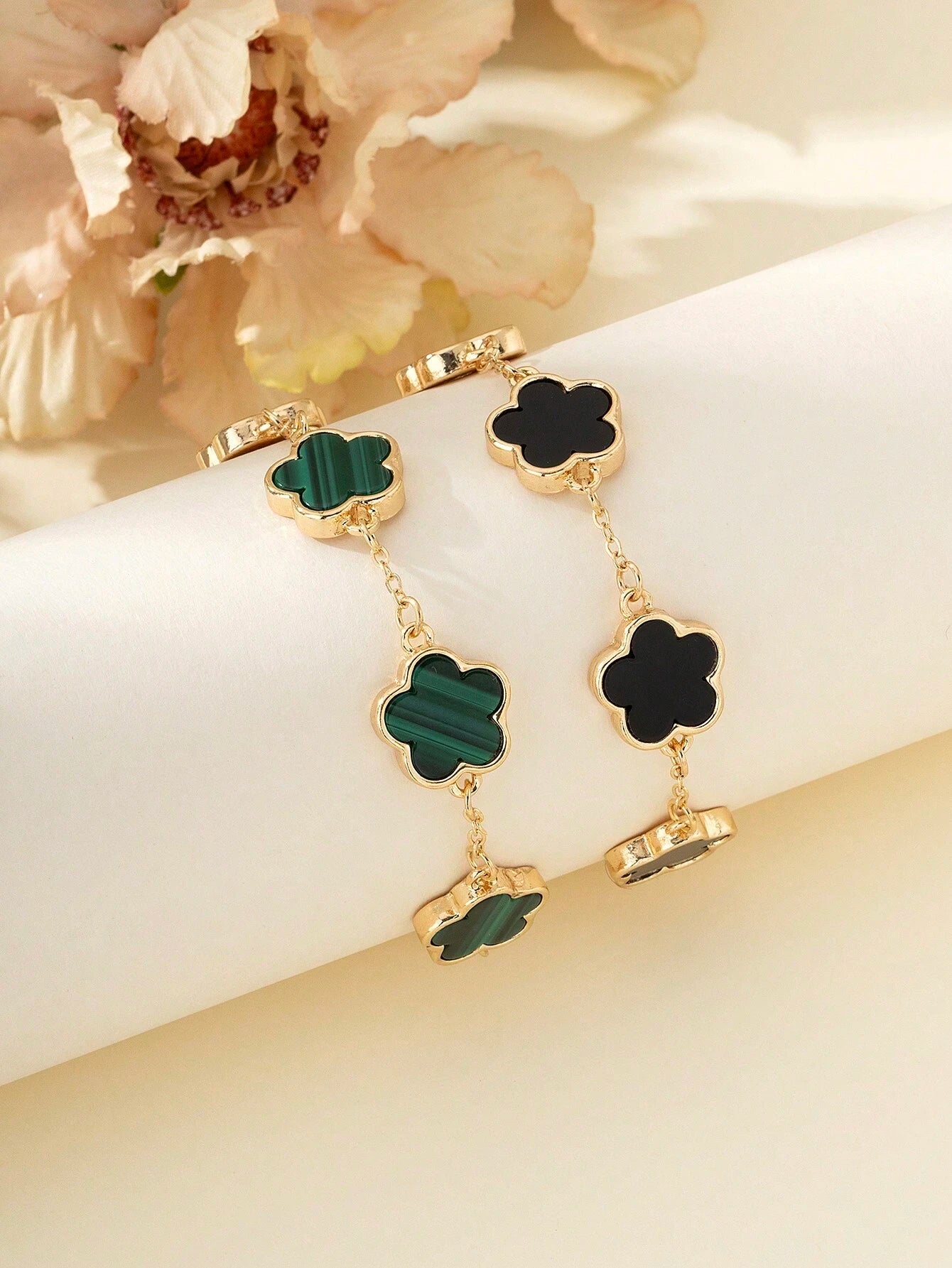 Evelyn – Elegant Black & White Clover Bracelet Set