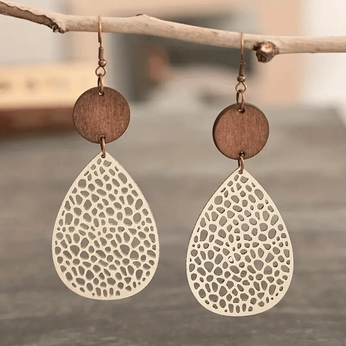 Evelyn – Hollow Teardrop Wooden Earrings