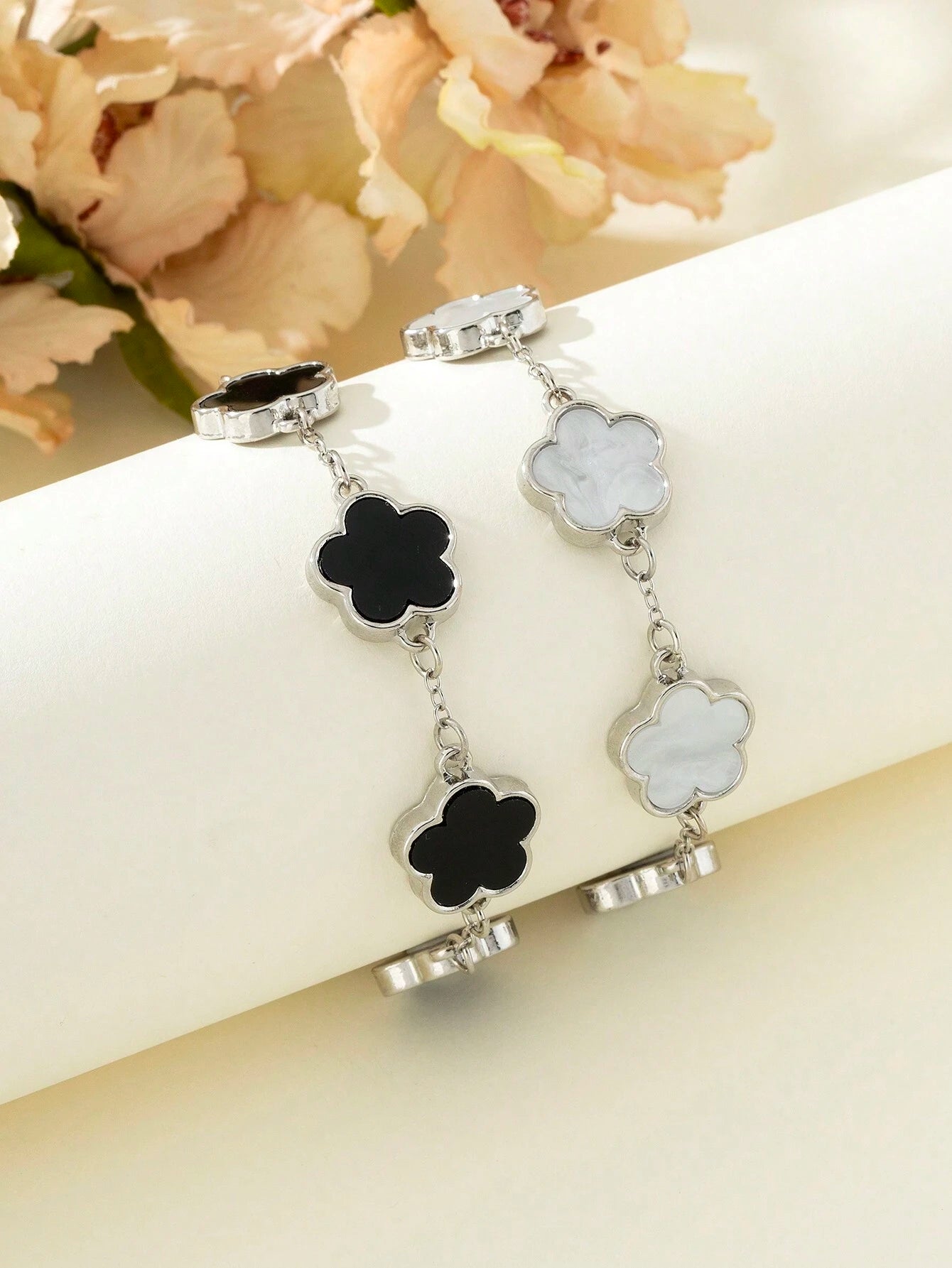 Evelyn – Elegant Black & White Clover Bracelet Set