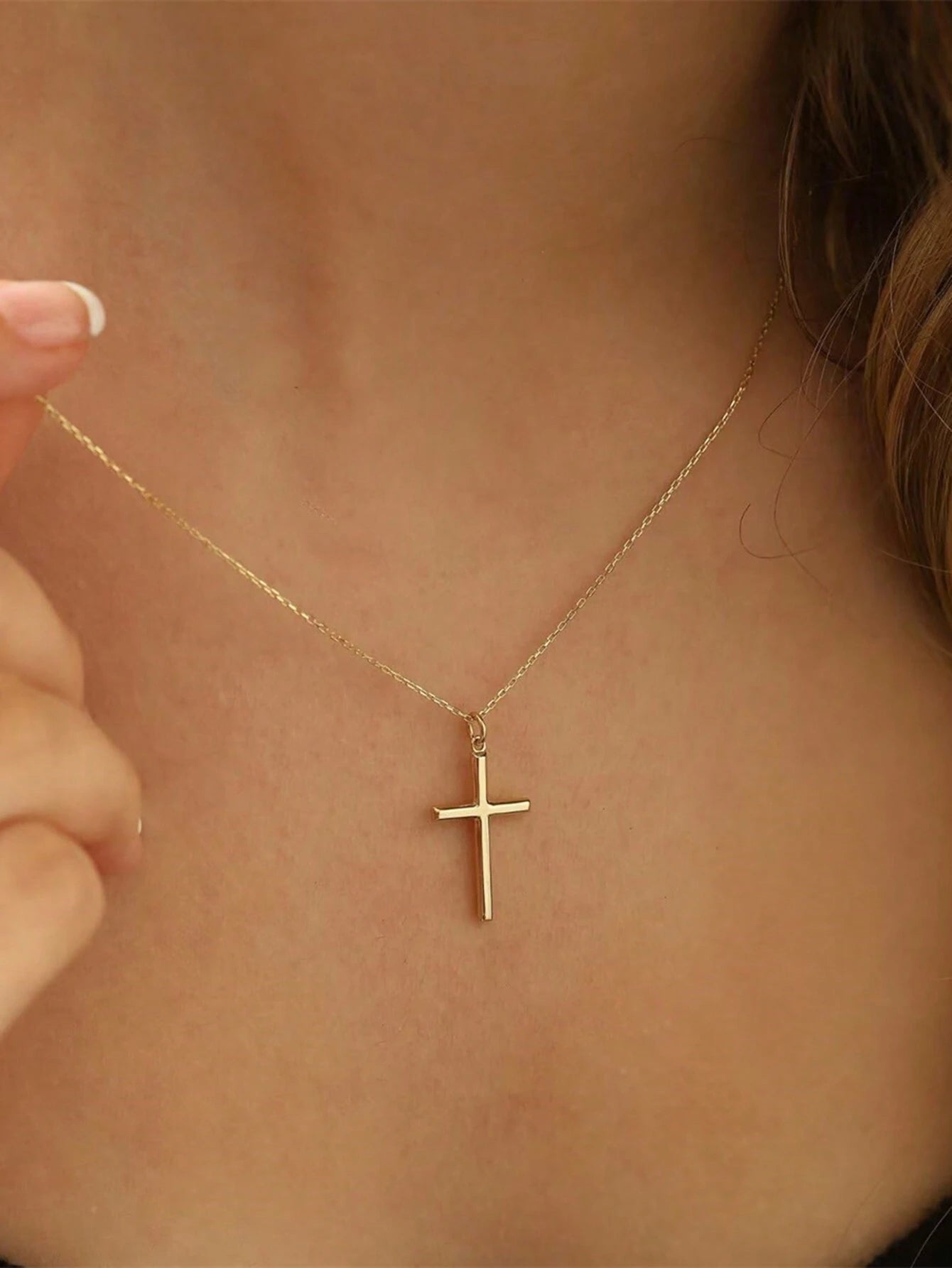 Evelyn – Timeless Cross Necklace