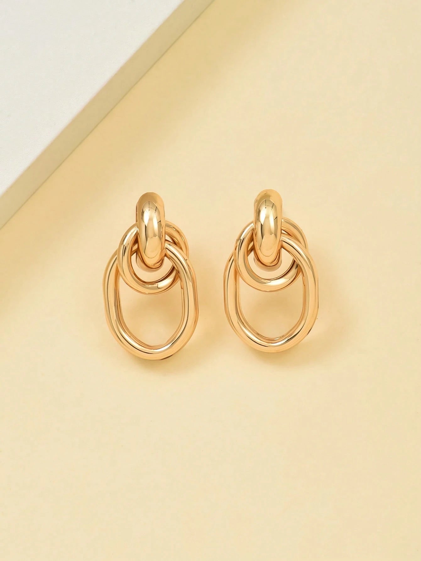 Evelyn – Sculpted Knot Hoop Earrings