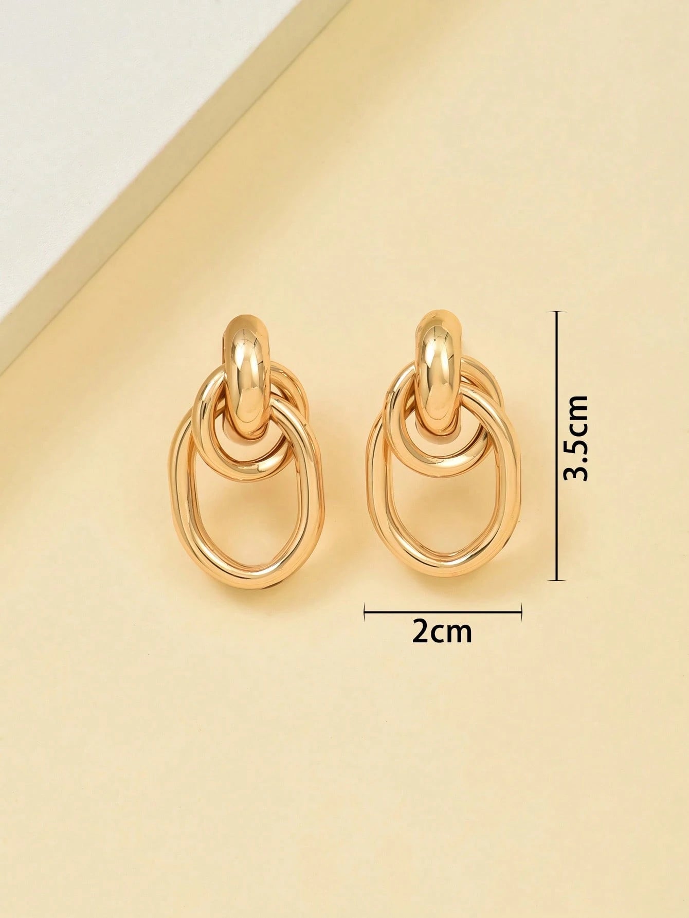 Evelyn – Sculpted Knot Hoop Earrings