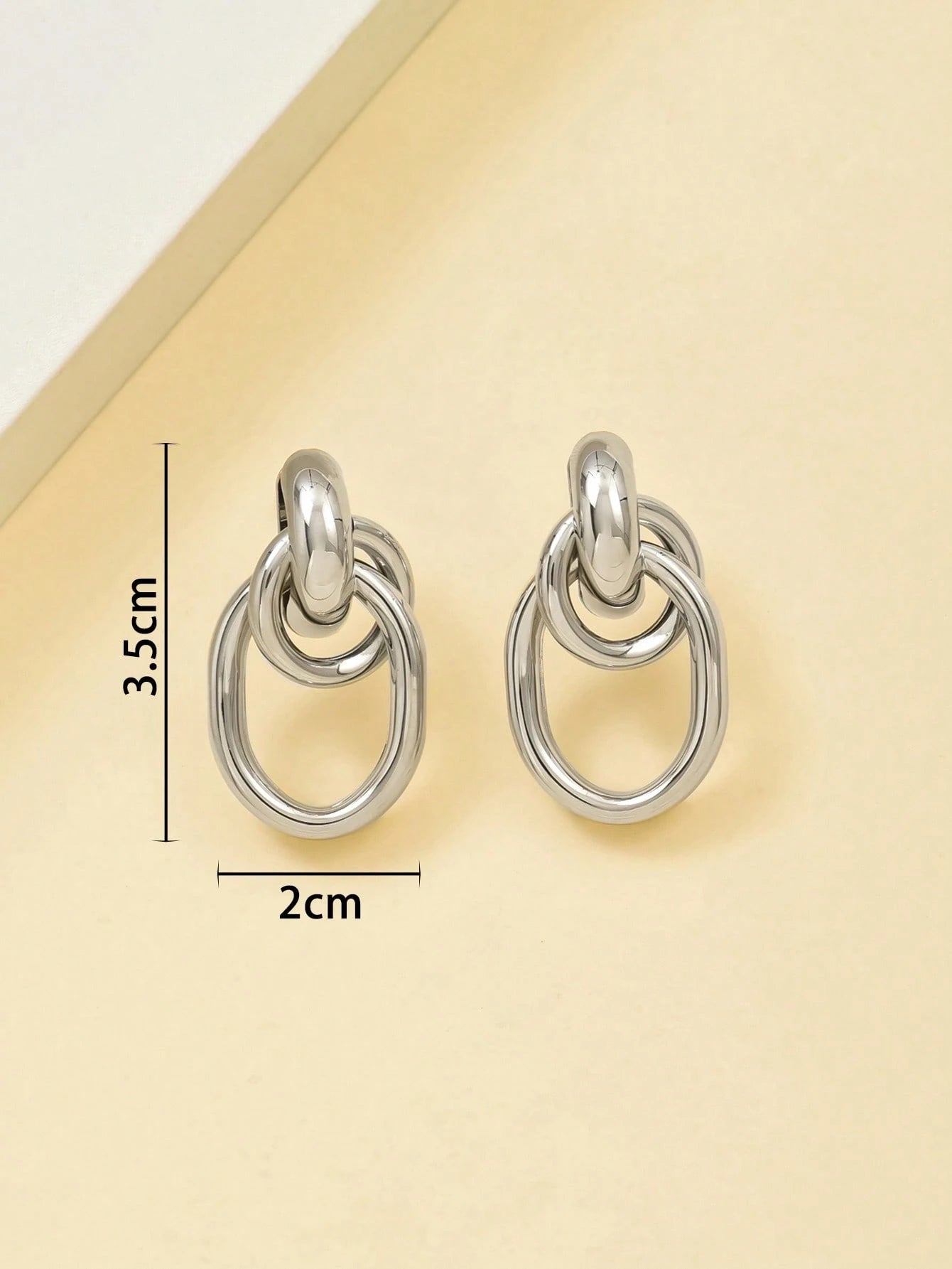 Evelyn – Sculpted Knot Hoop Earrings