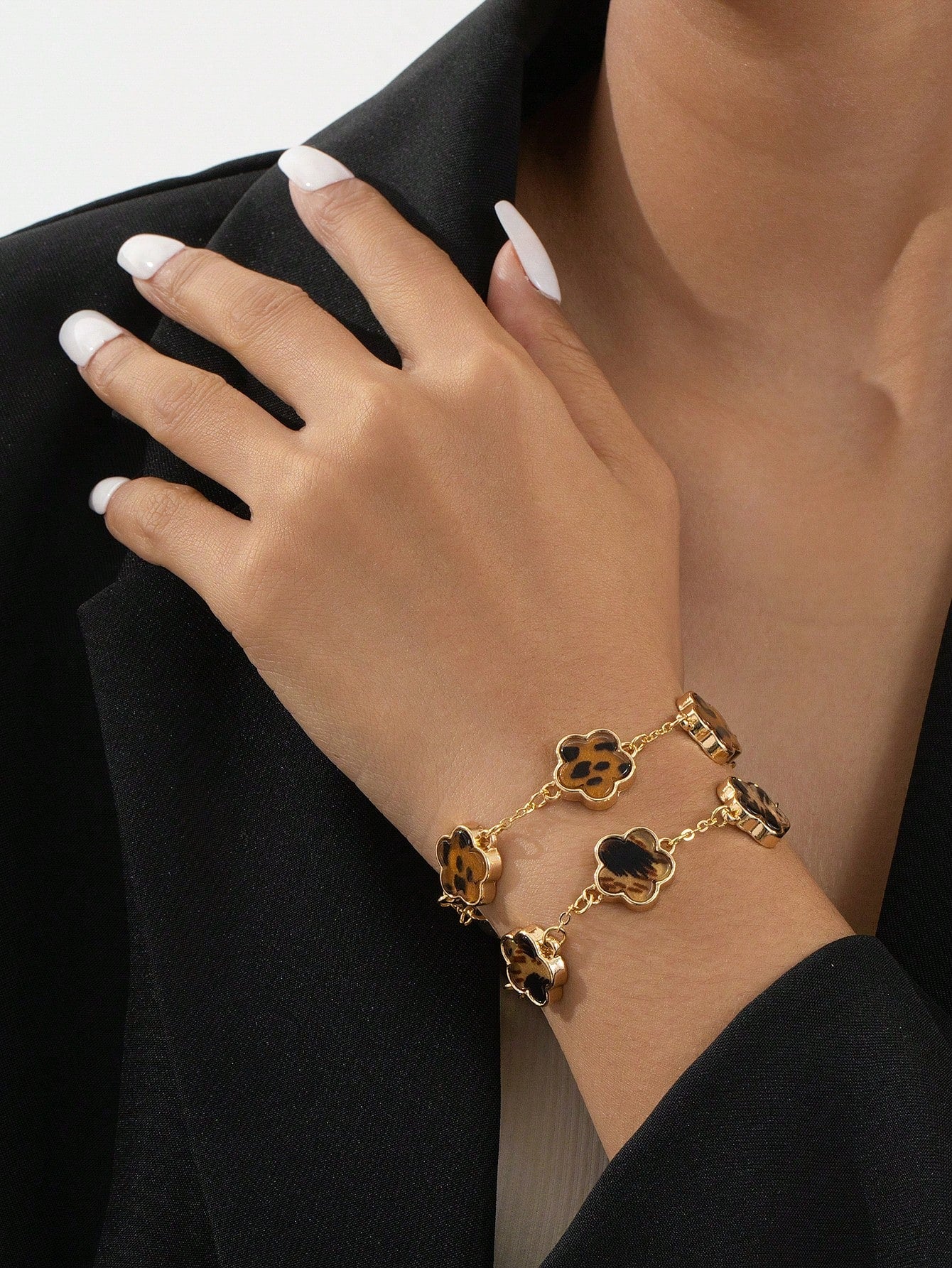 Evelyn – Elegant Black & White Clover Bracelet Set