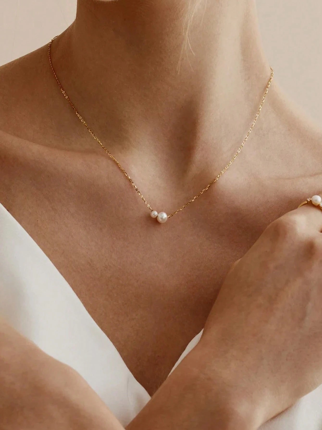 Evelyn – Classic Pearl Bow Pendant Necklace