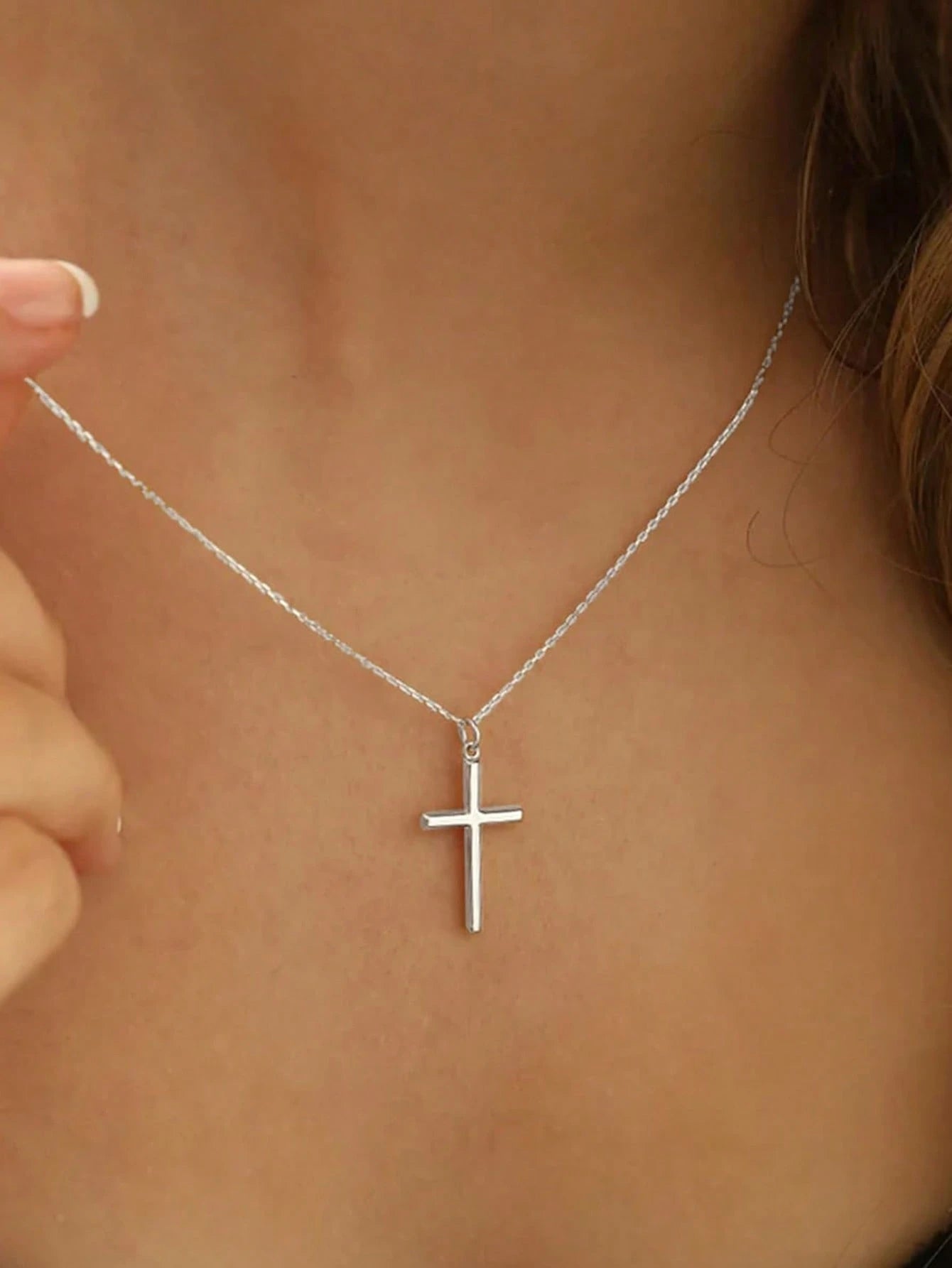 Evelyn – Timeless Cross Necklace