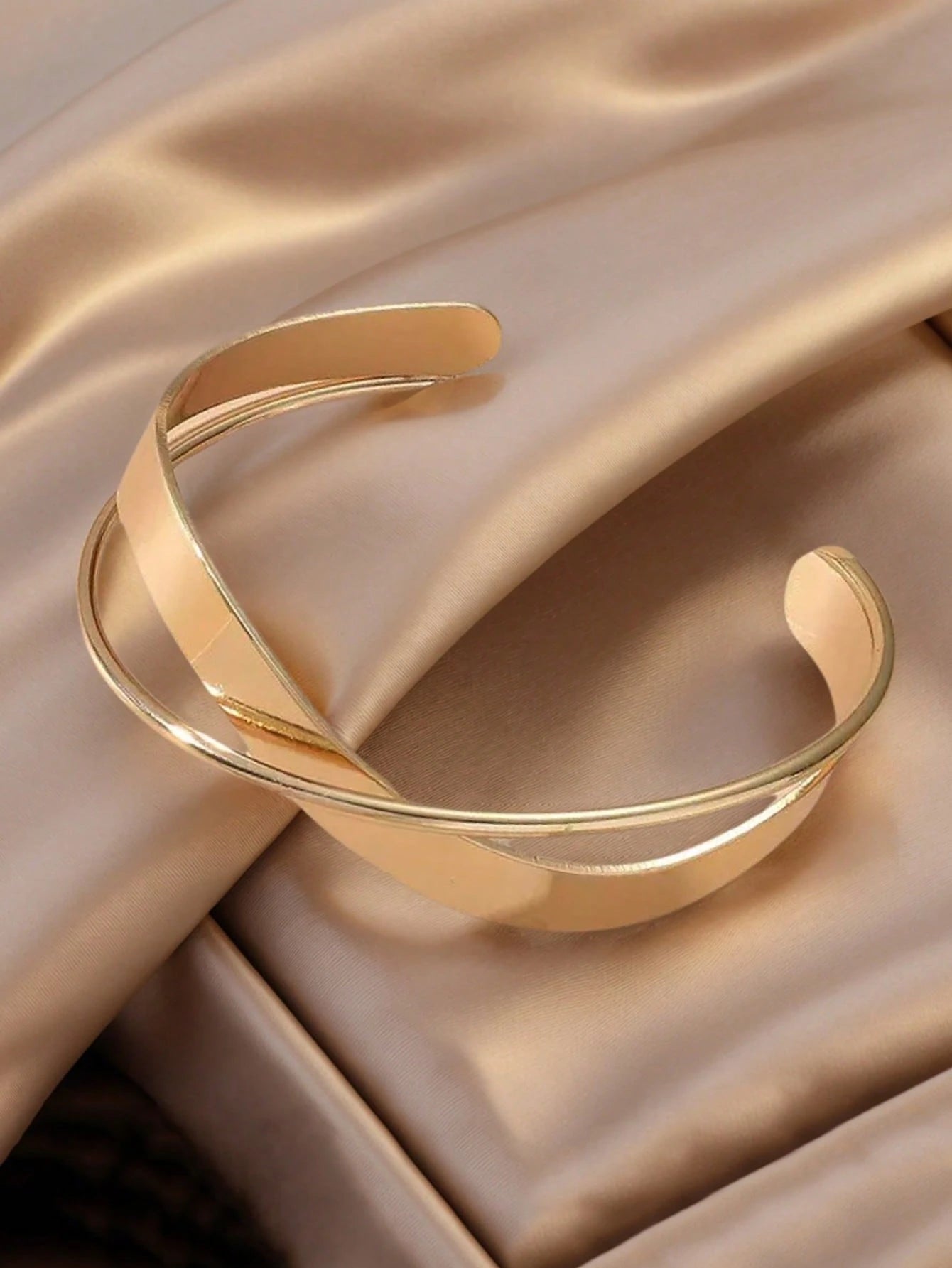 Evelyn – Elegant Textured Silver Bracelet