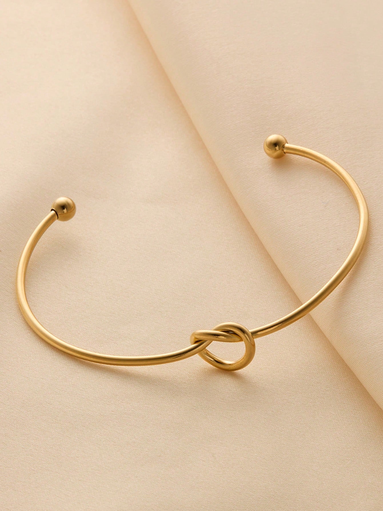Evelyn – Elegant Textured Silver Bracelet