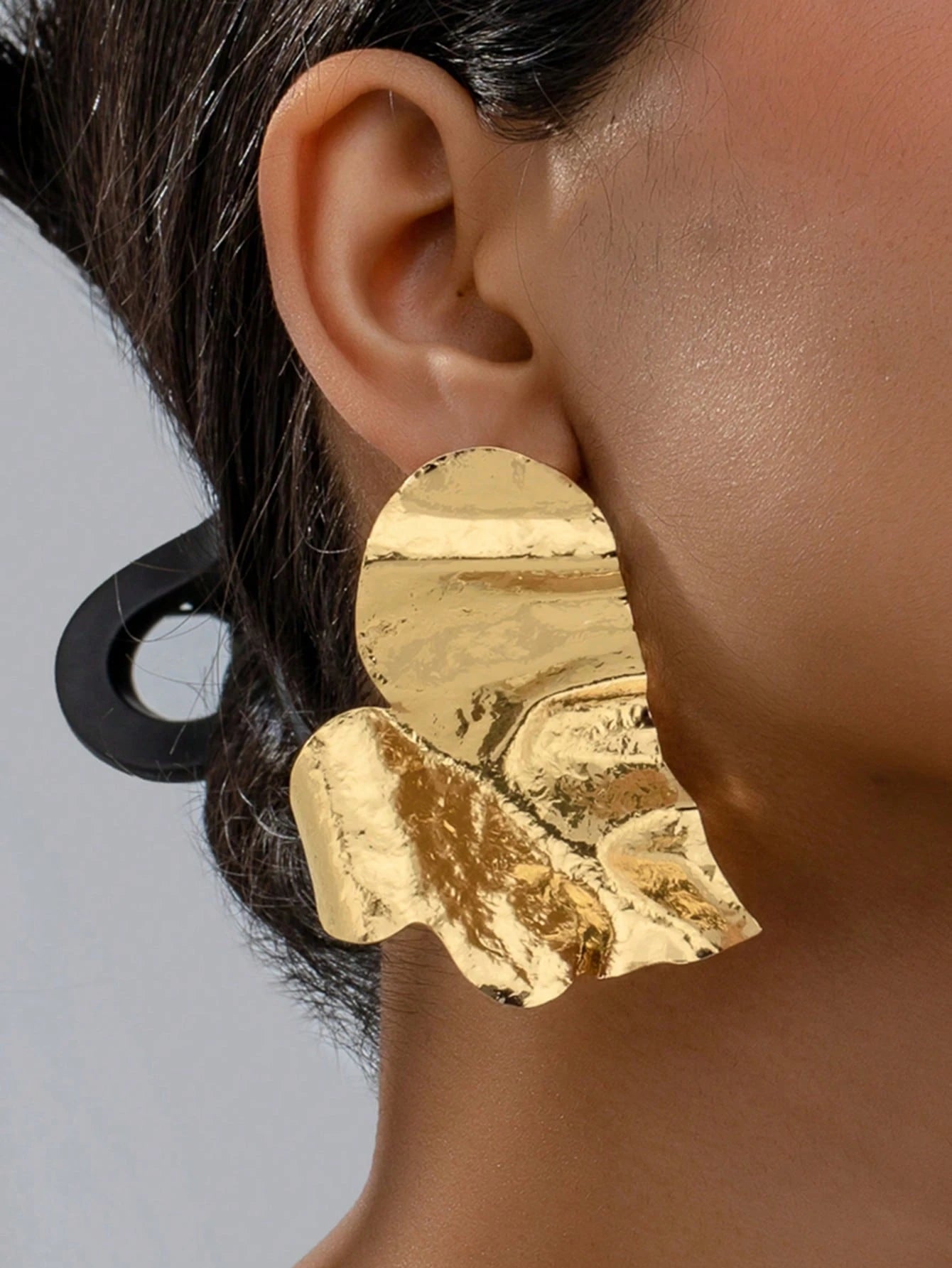 Evelyn – Exaggerated Hollow Flower Earrings