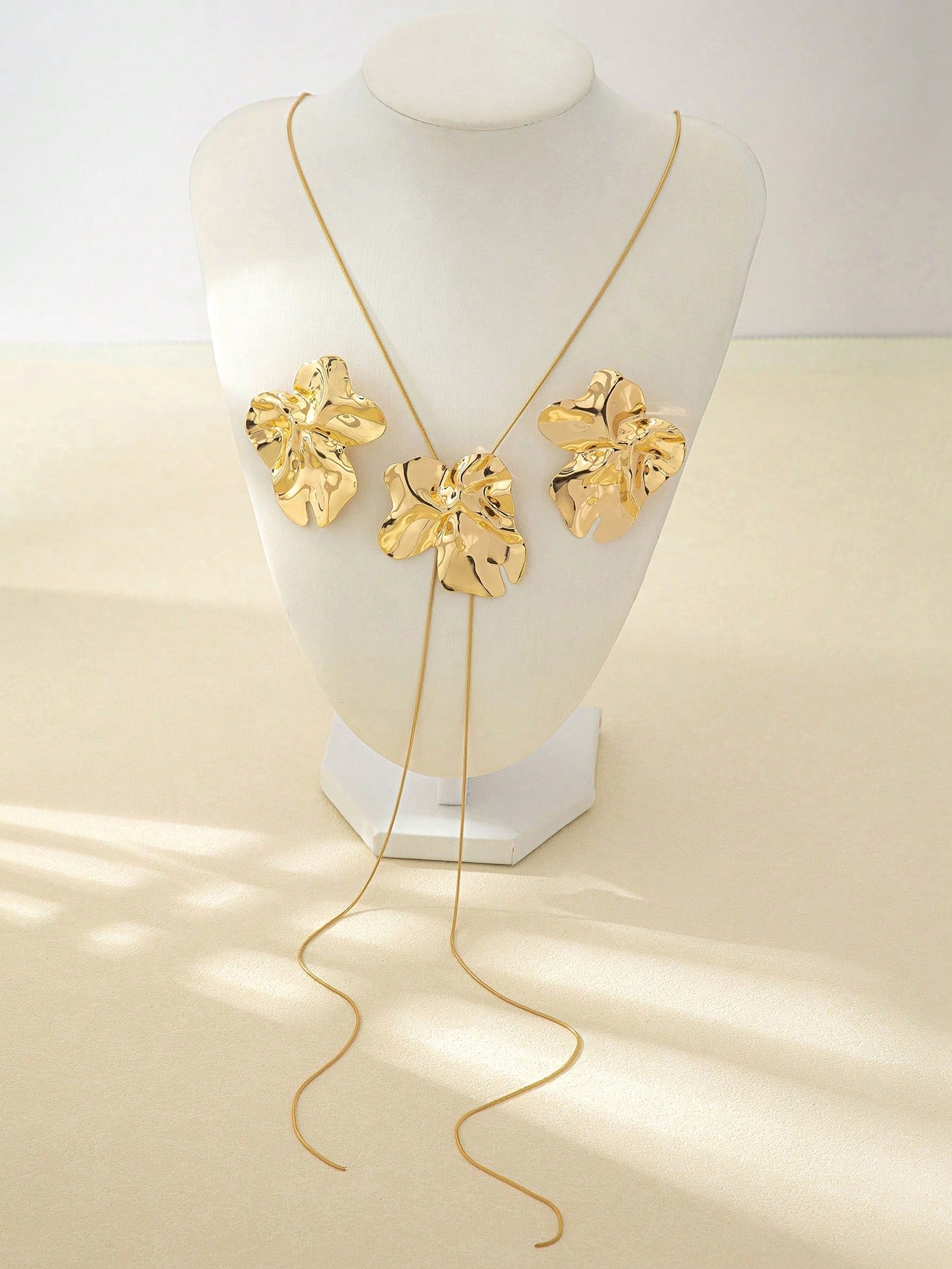 Evelyn – Exaggerated Hollow Flower Earrings