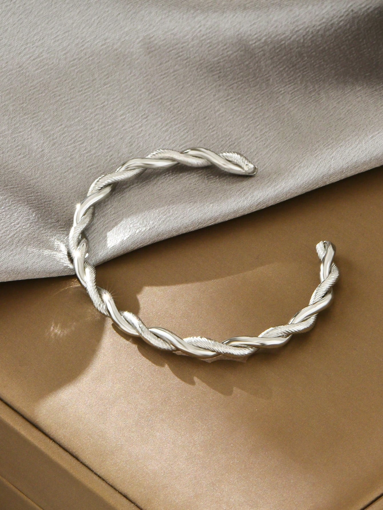 Evelyn – Elegant Textured Silver Bracelet