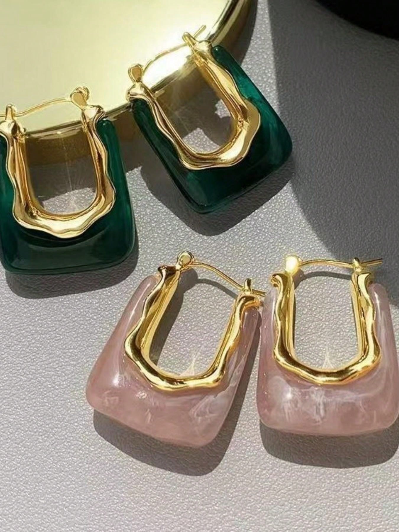 Evelyn – Classic U-Shaped Hoop Earrings