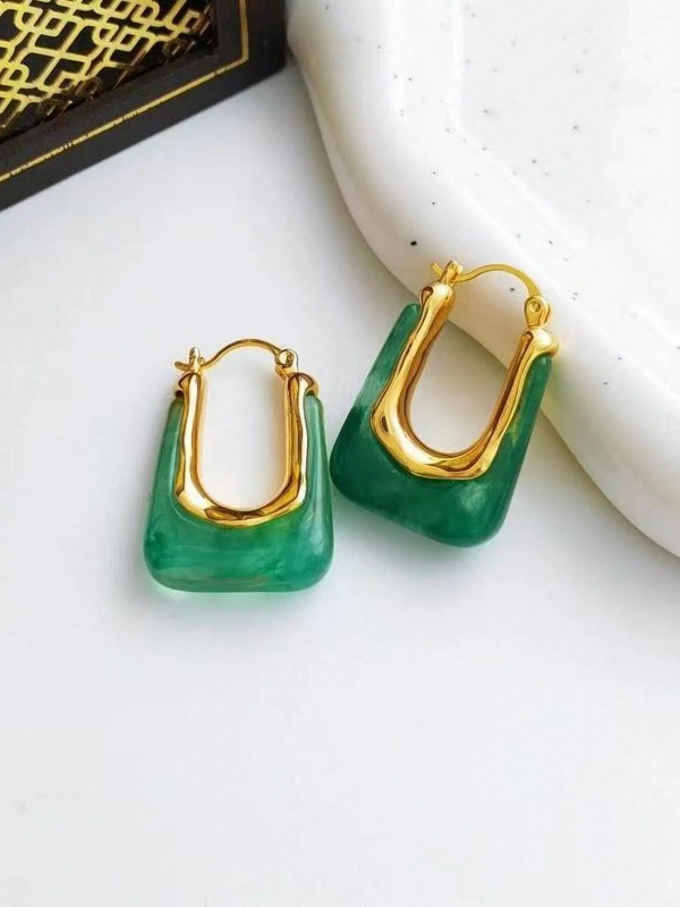Evelyn – Classic U-Shaped Hoop Earrings