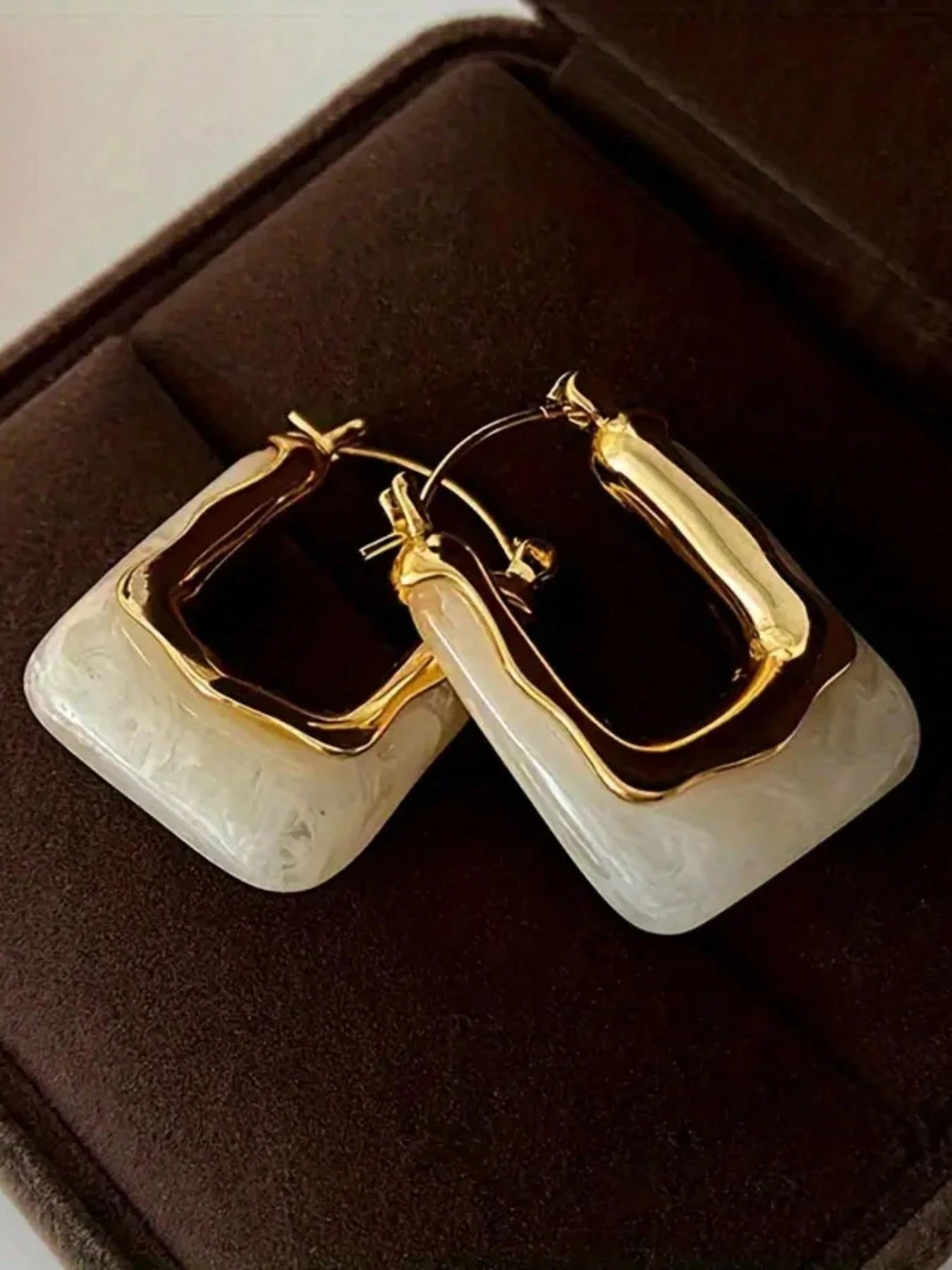 Evelyn – Classic U-Shaped Hoop Earrings