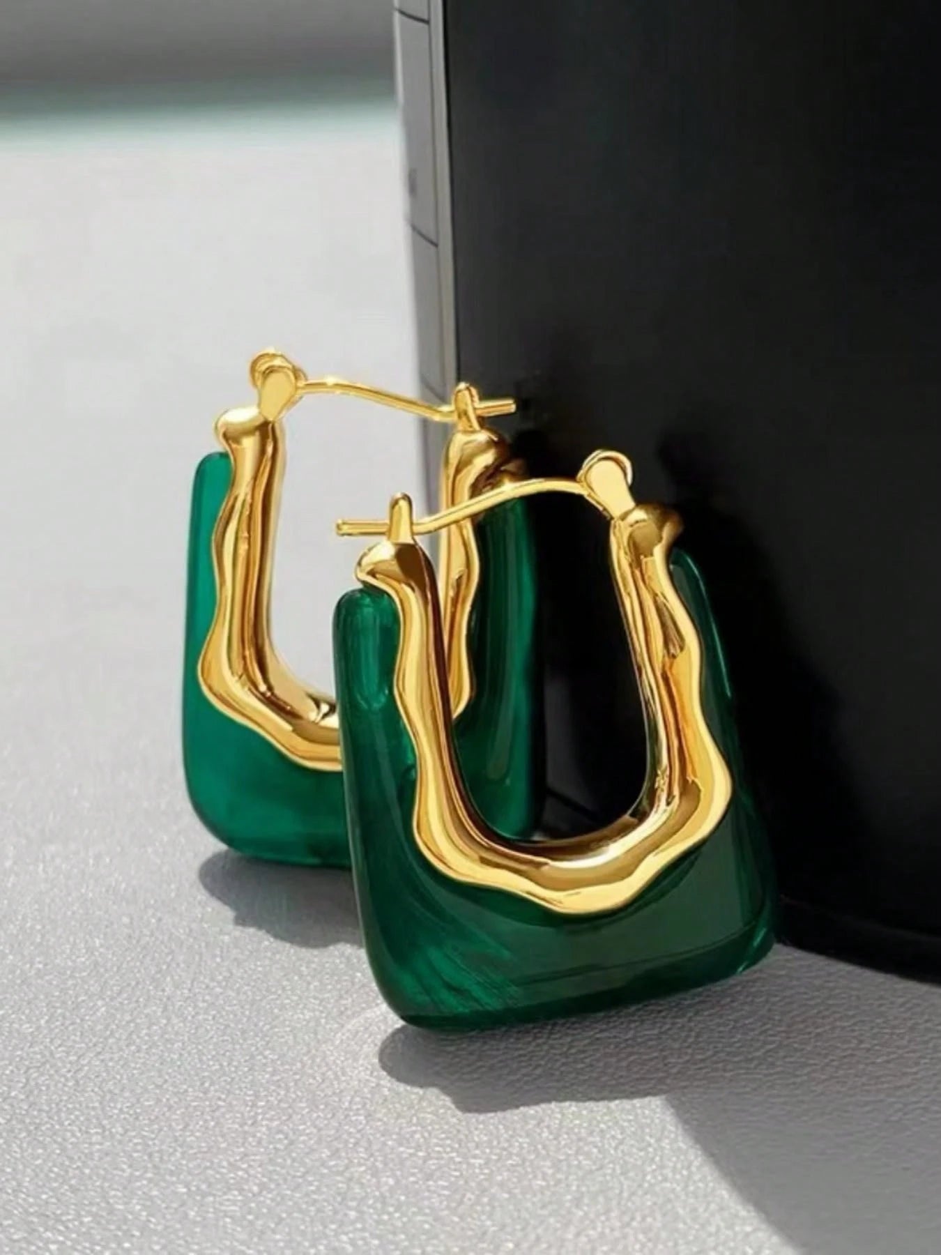 Evelyn – Classic U-Shaped Hoop Earrings