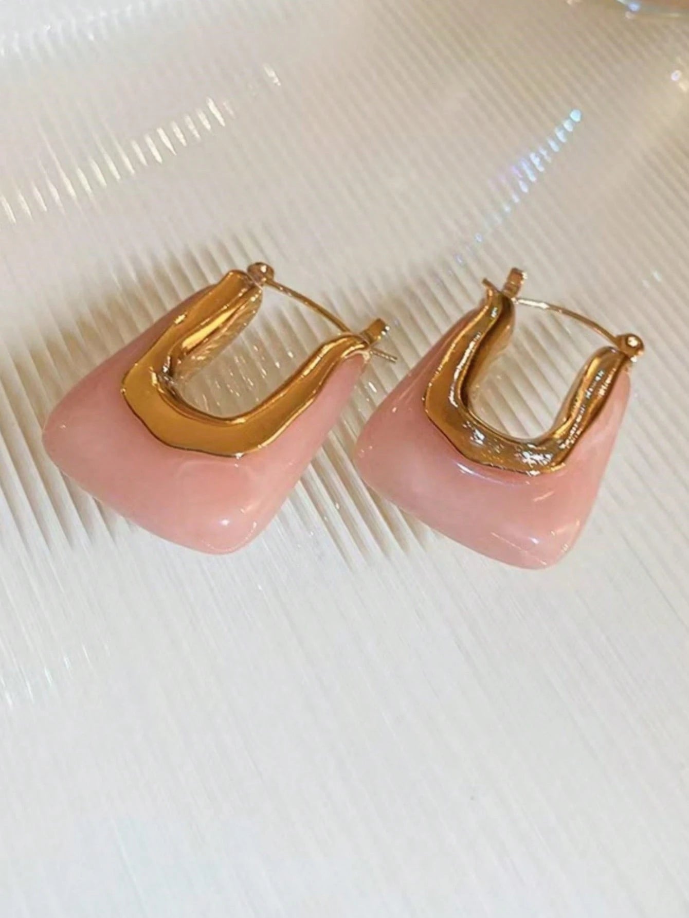 Evelyn – Classic U-Shaped Hoop Earrings