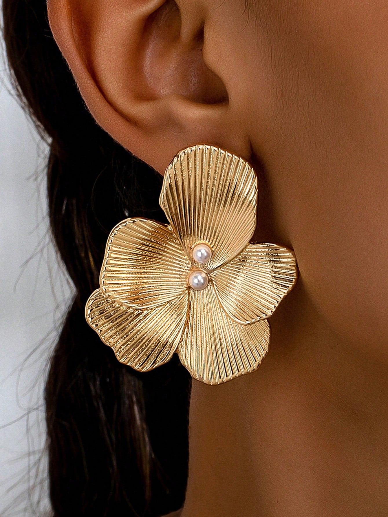 Evelyn – Exaggerated Hollow Flower Earrings