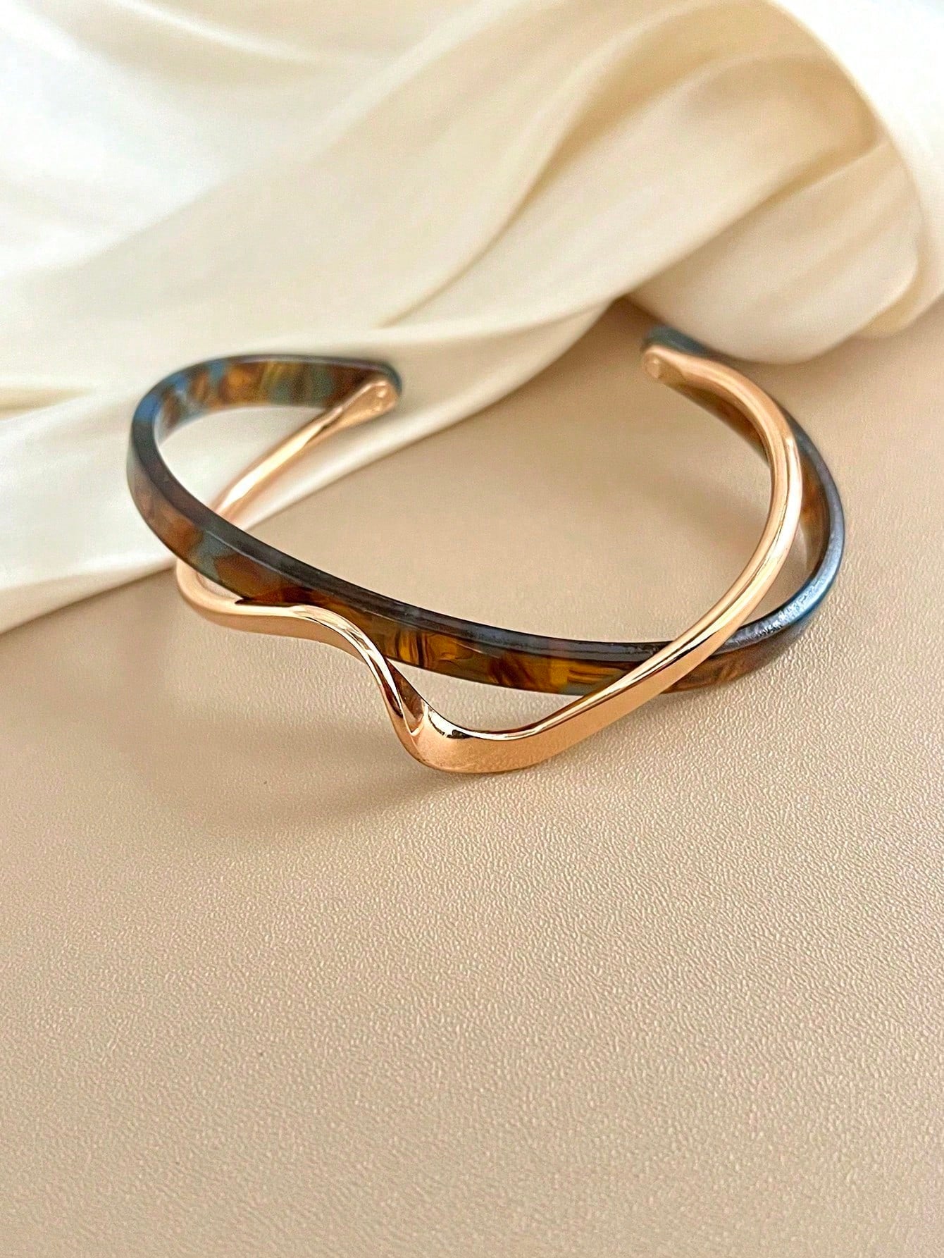 Evelyn – Elegant Textured Silver Bracelet