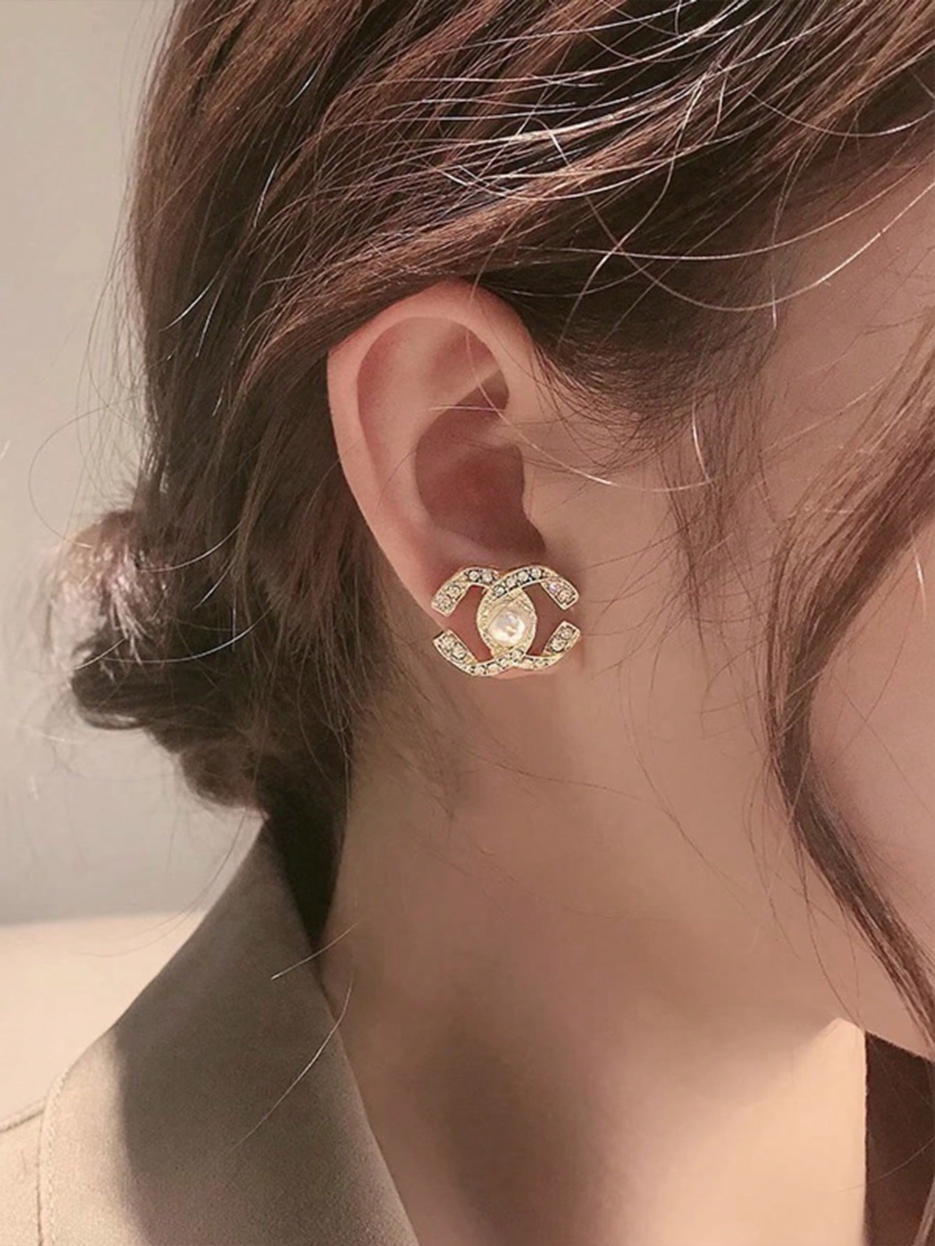 Evelyn – Elegant Pearl Stud Earrings