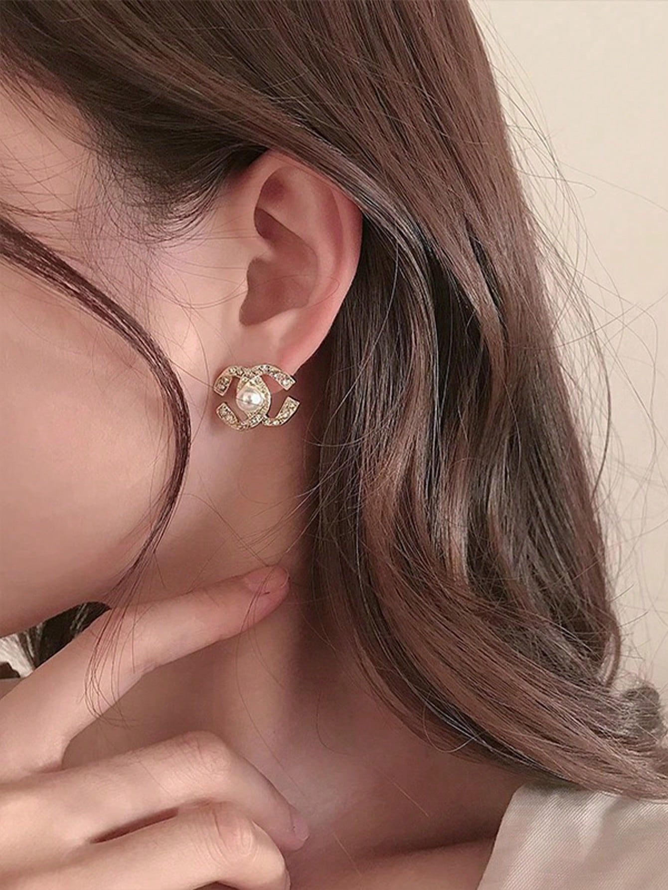Evelyn – Elegant Pearl Stud Earrings