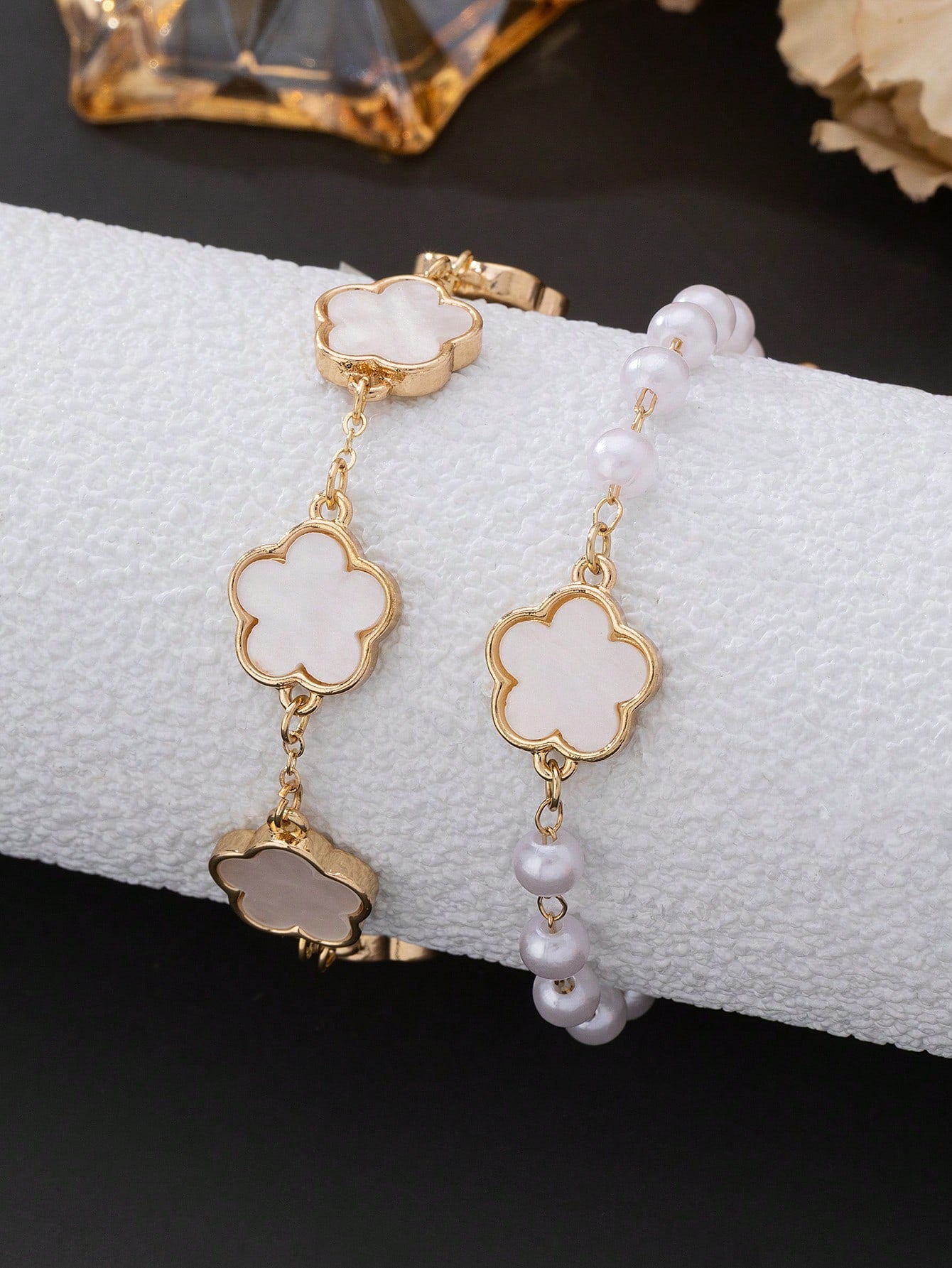 Evelyn – Elegant Black & White Clover Bracelet Set