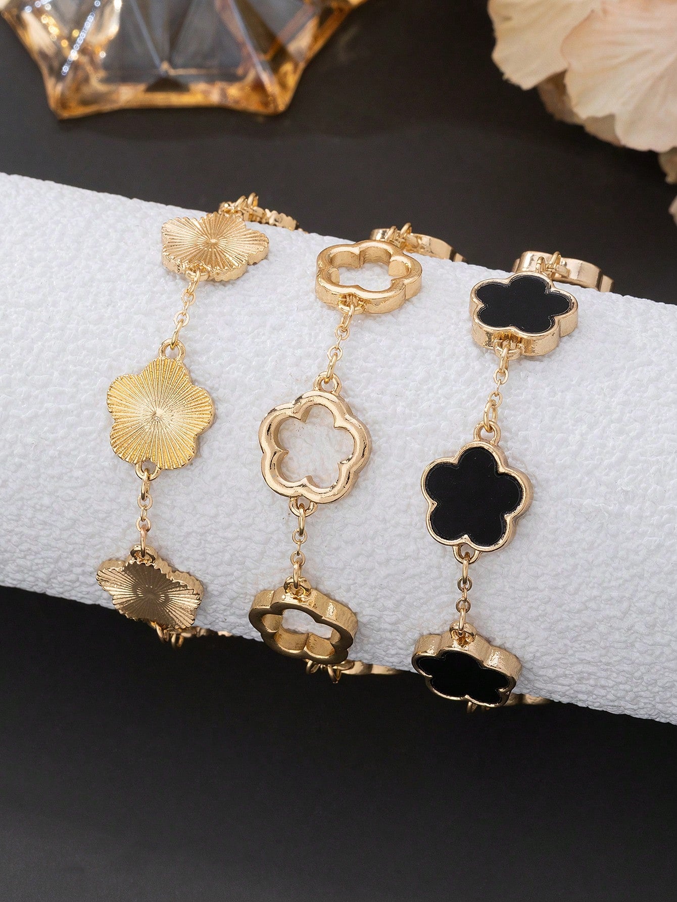 Evelyn – Elegant Black & White Clover Bracelet Set