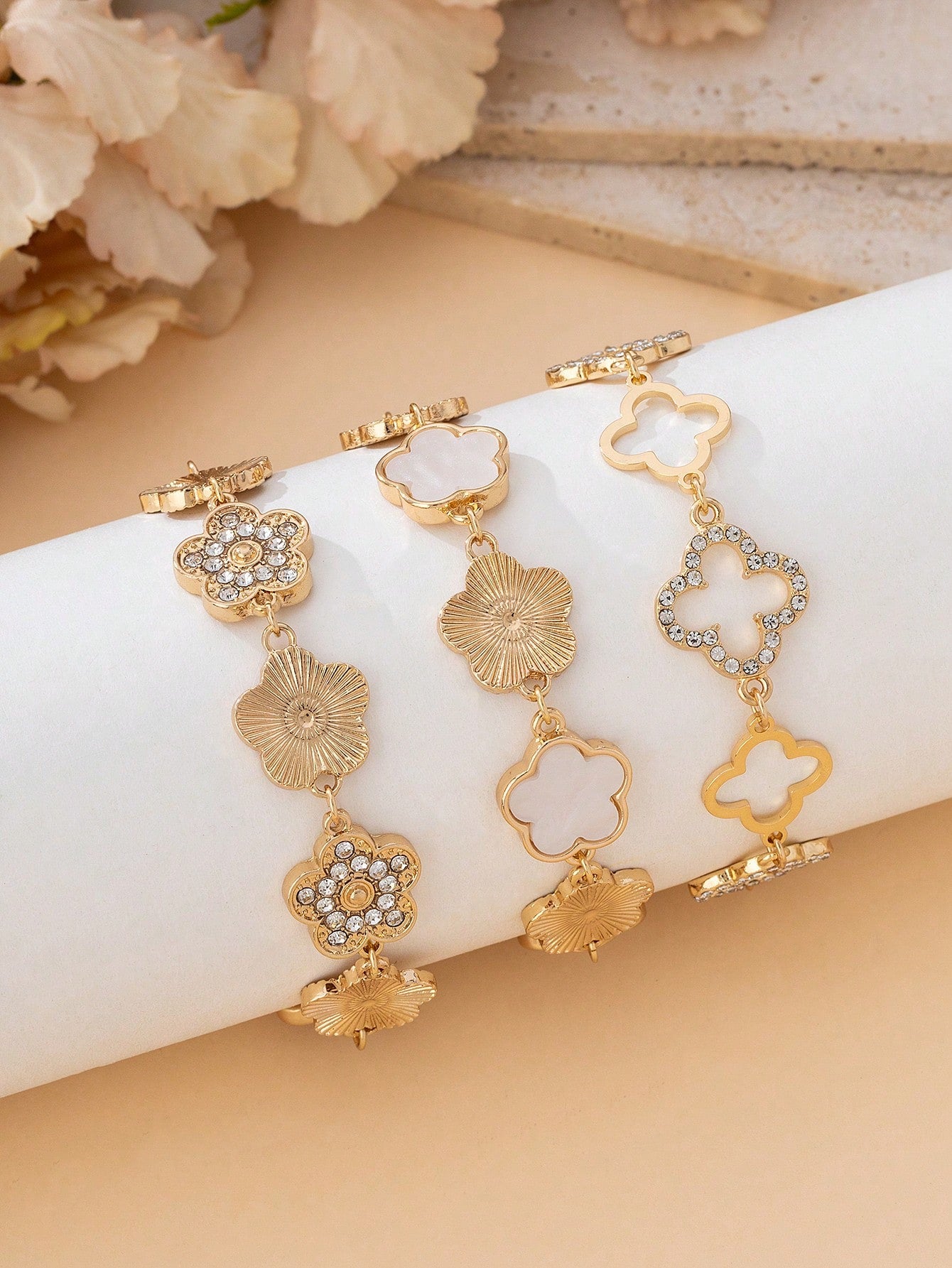 Evelyn – Elegant Black & White Clover Bracelet Set