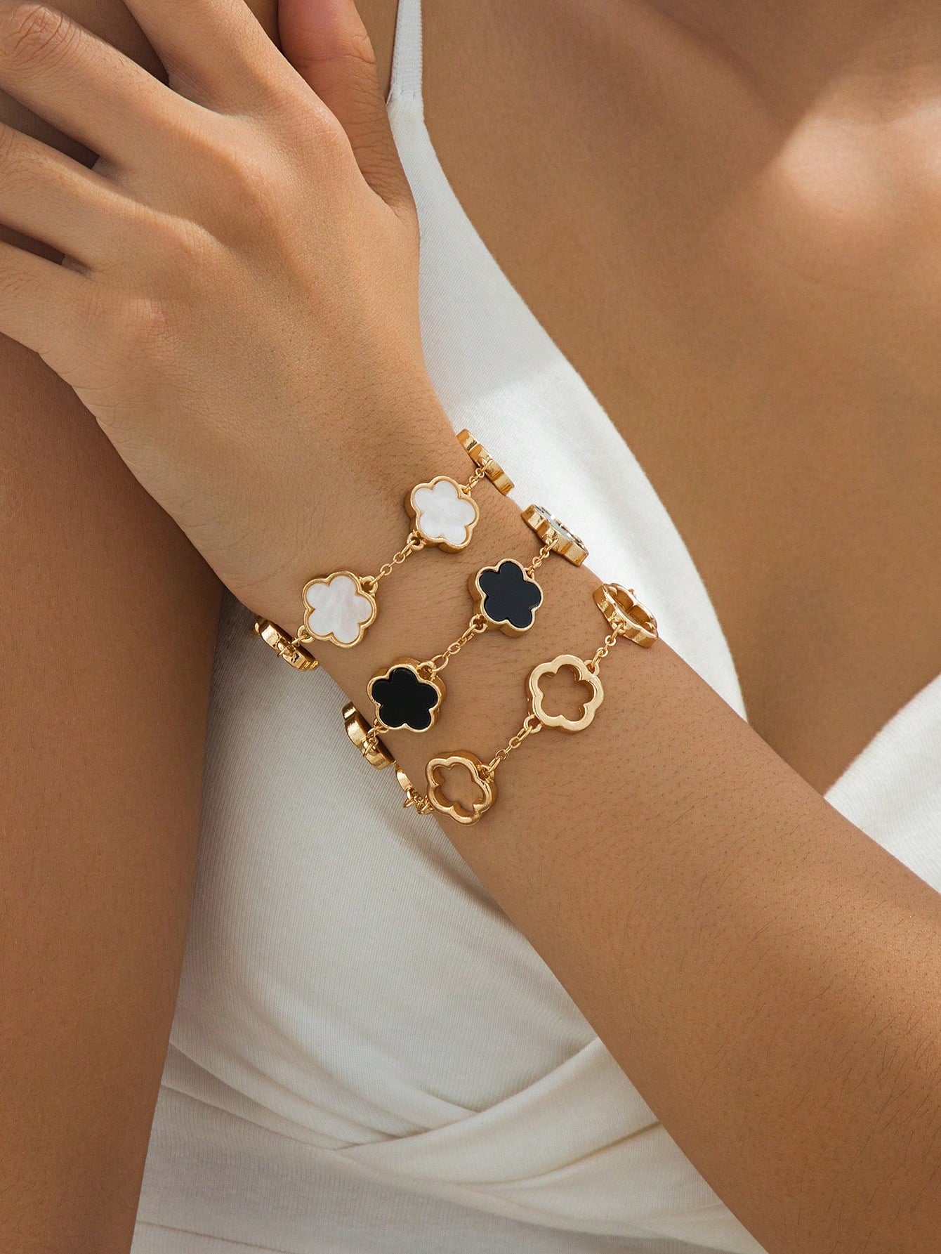 Evelyn – Elegant Black & White Clover Bracelet Set