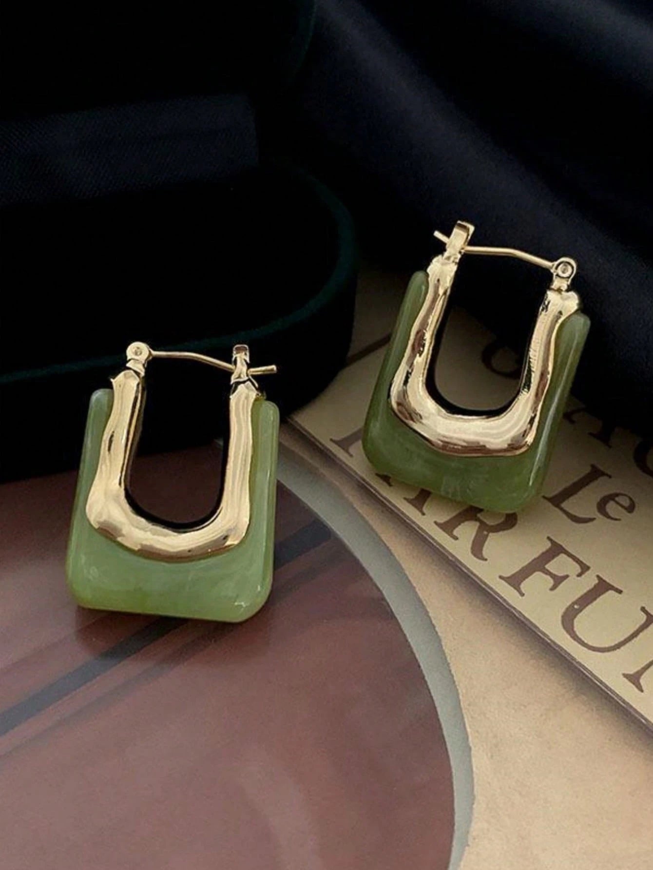 Evelyn – Classic U-Shaped Hoop Earrings