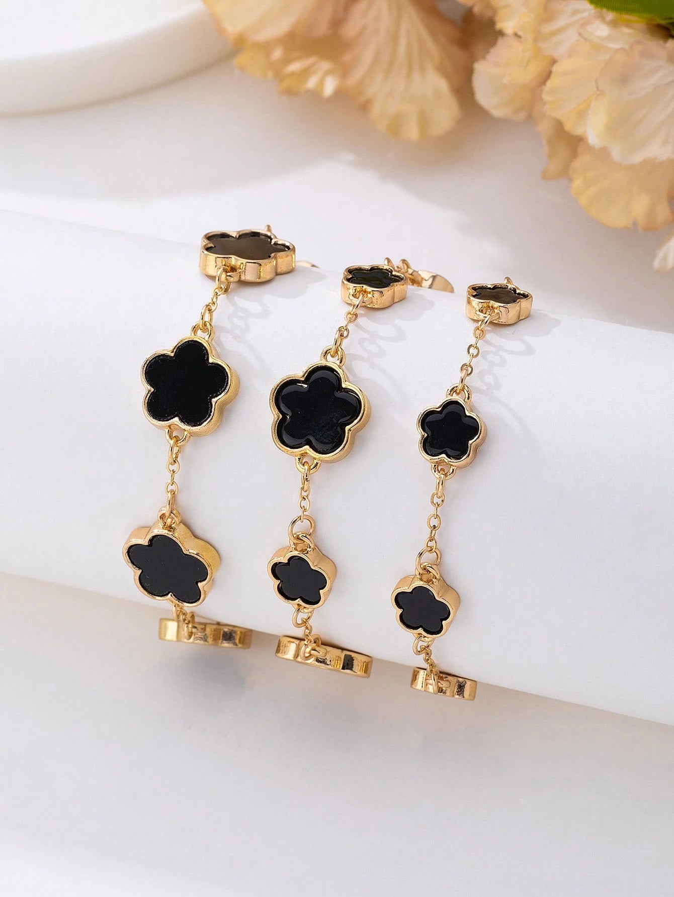 Evelyn – Elegant Black & White Clover Bracelet Set