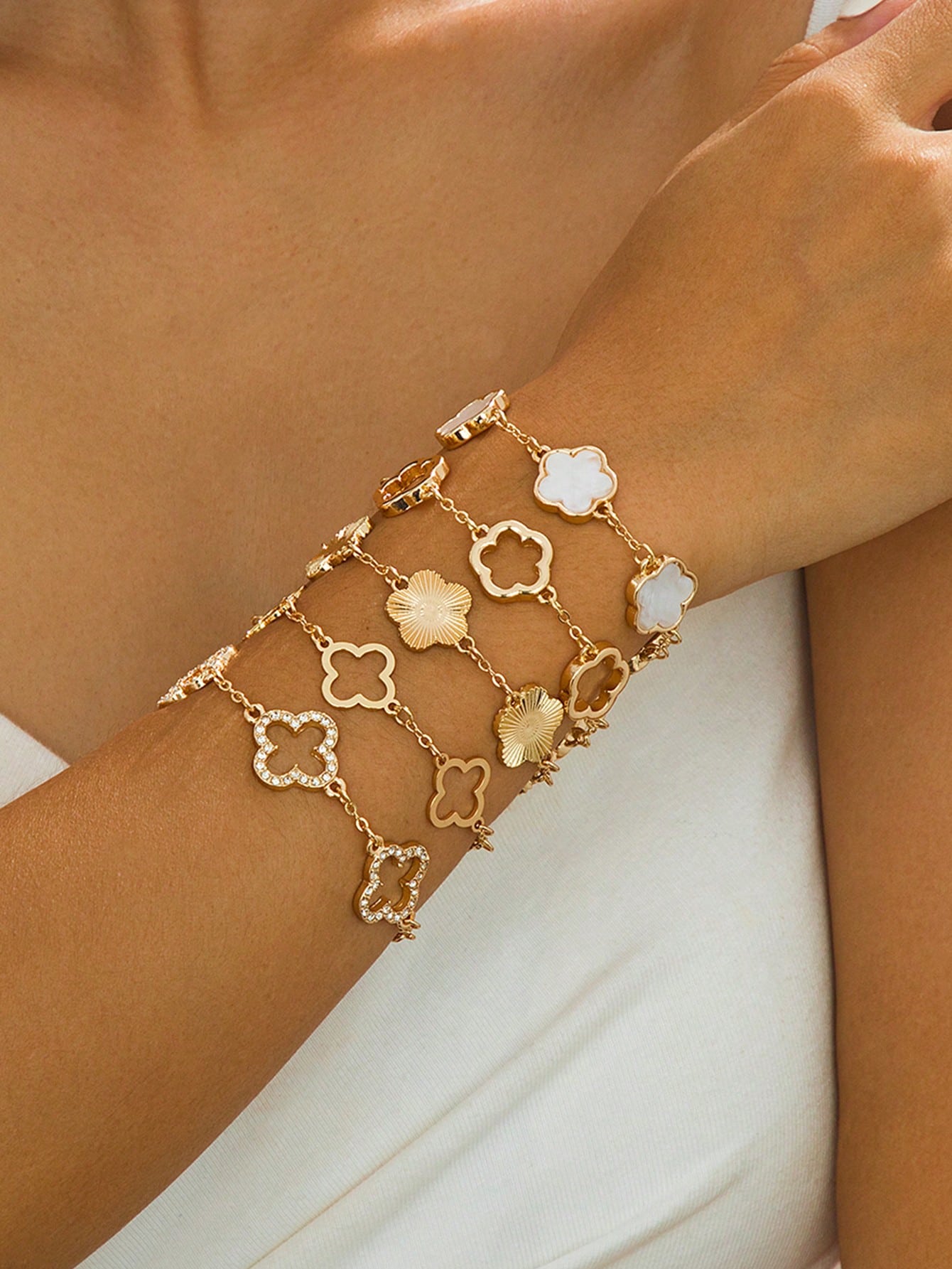 Evelyn – Elegant Black & White Clover Bracelet Set