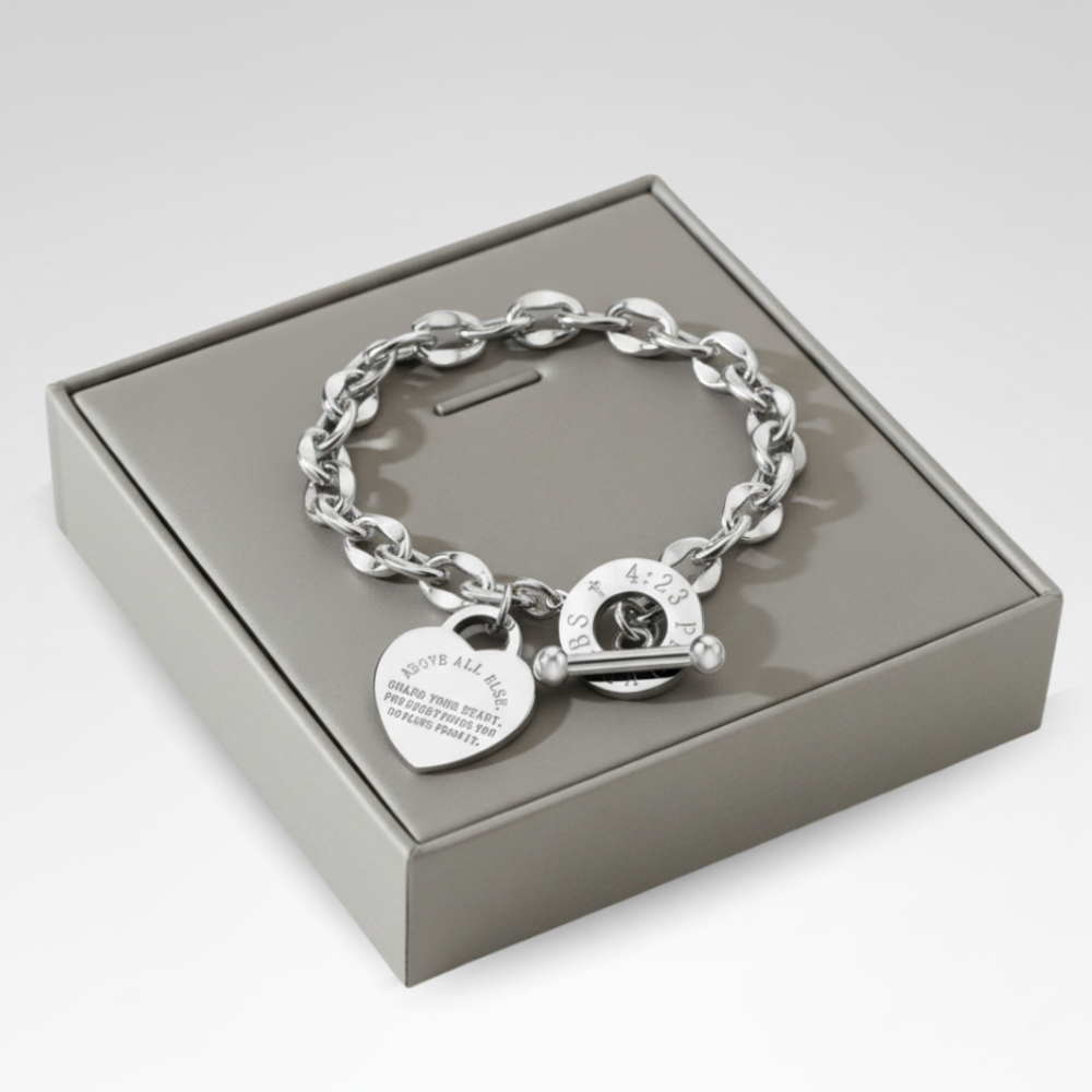 Evelyn – Minimalist Heart Chain Bracelet