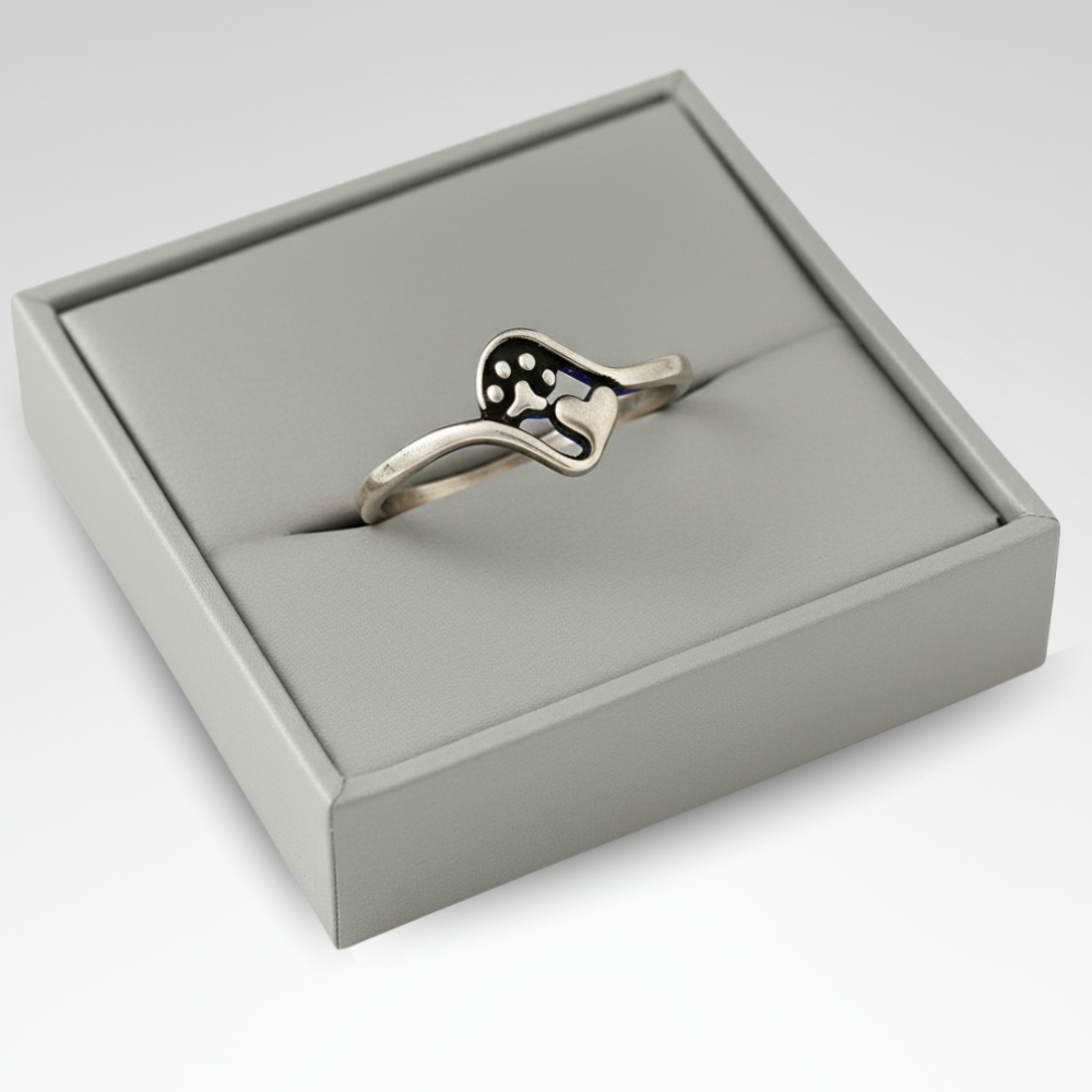 Evelyn – Classic Sterling Silver Heart Paw Ring