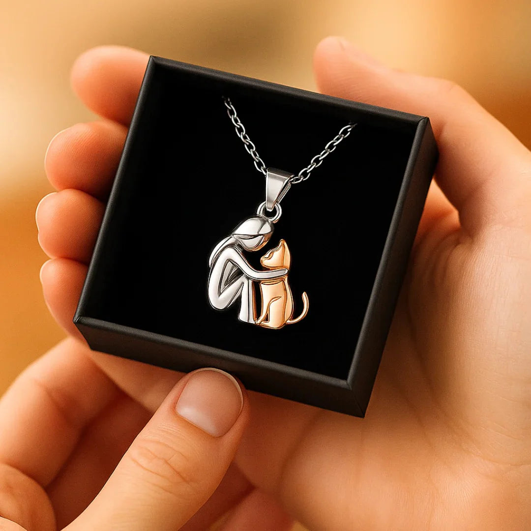 Evelyn – Meaningful Cat Hug Pendant Necklace Gift