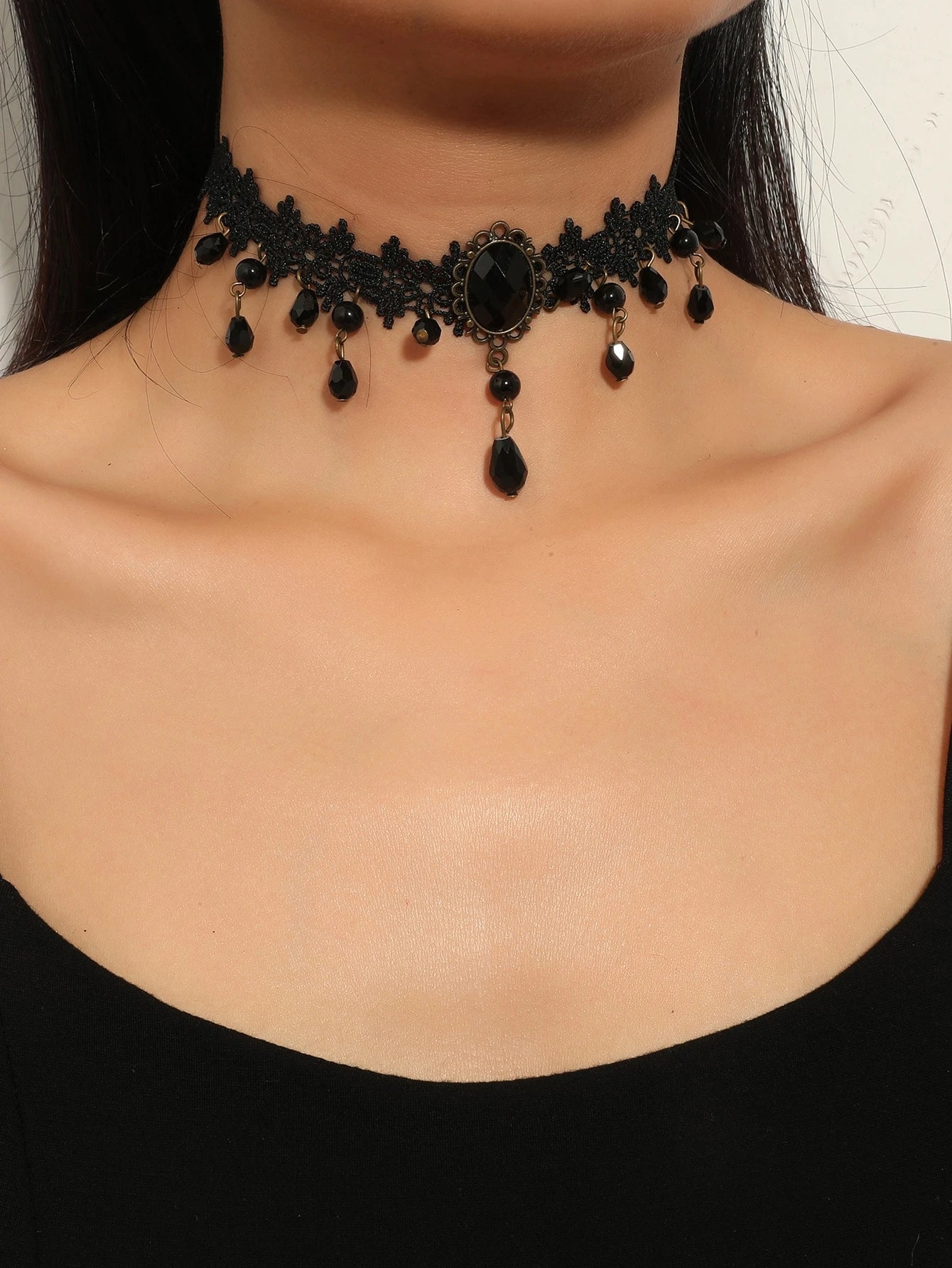 Evelyn – Delicate Lace Choker Necklace