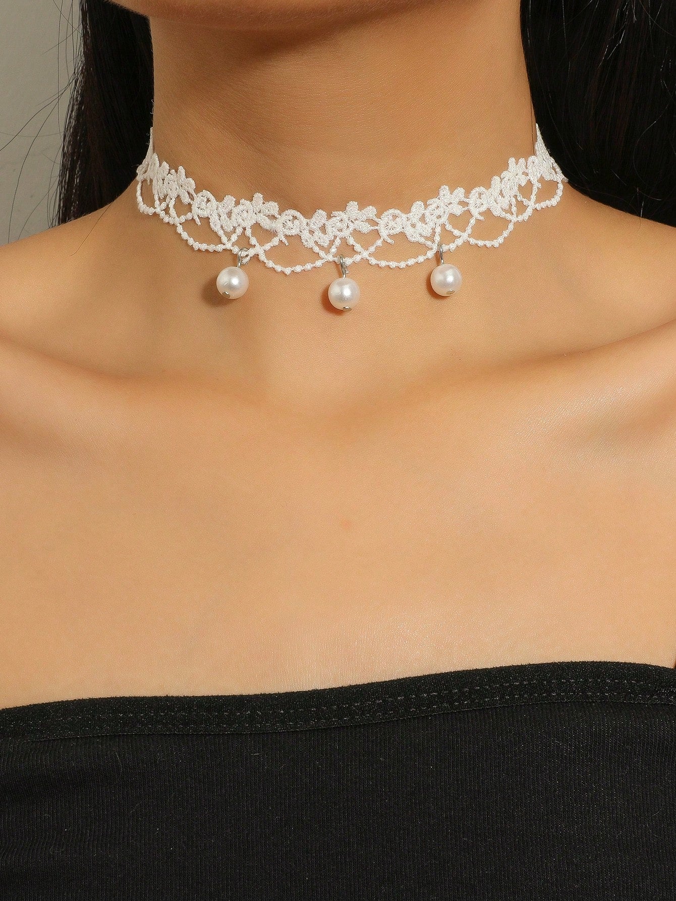 Evelyn – Delicate Lace Choker Necklace