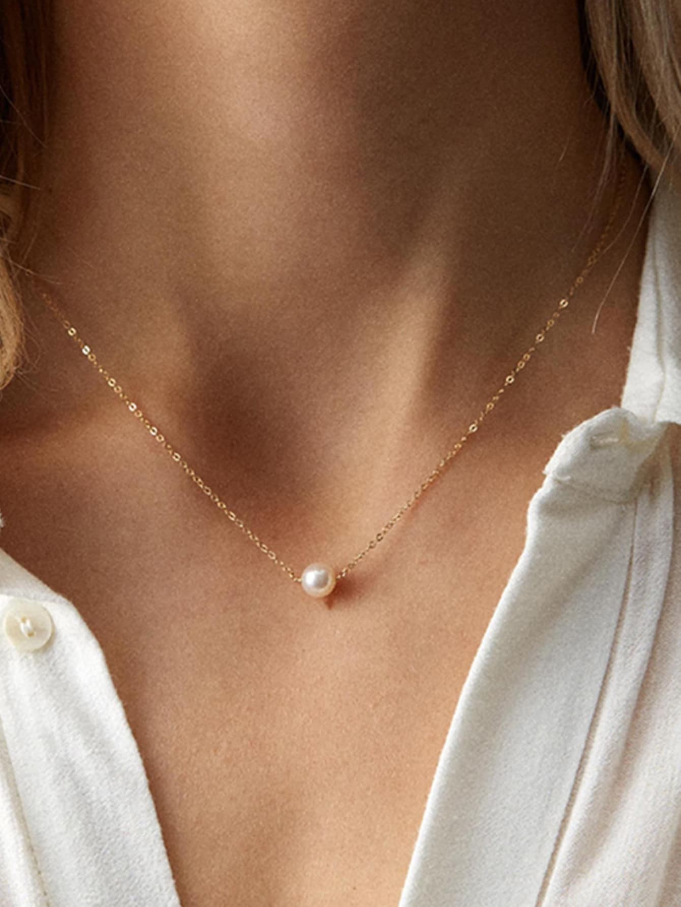 Evelyn – Classic Pearl Bow Pendant Necklace