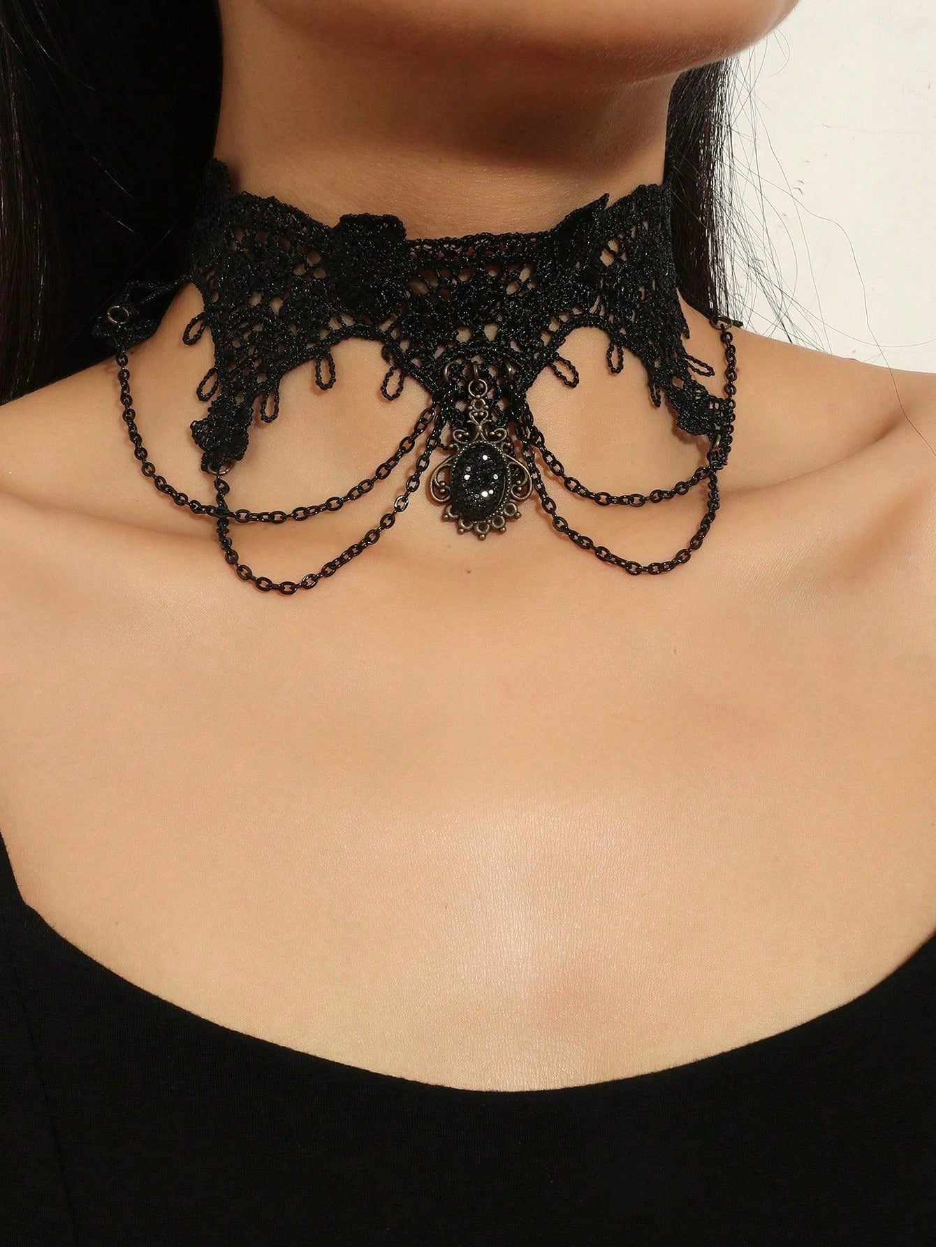 Evelyn – Delicate Lace Choker Necklace