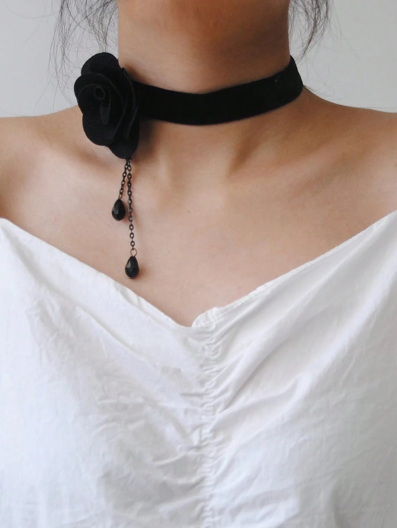 Evelyn – Delicate Lace Choker Necklace