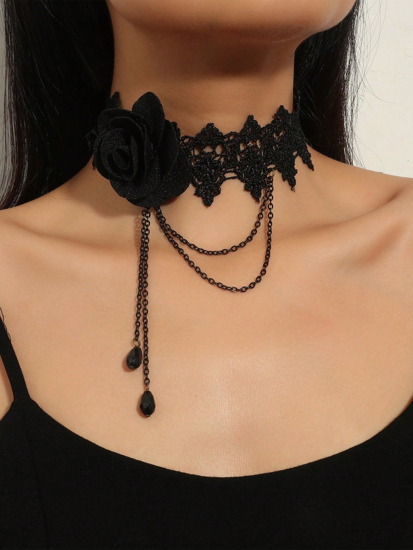 Evelyn – Delicate Lace Choker Necklace
