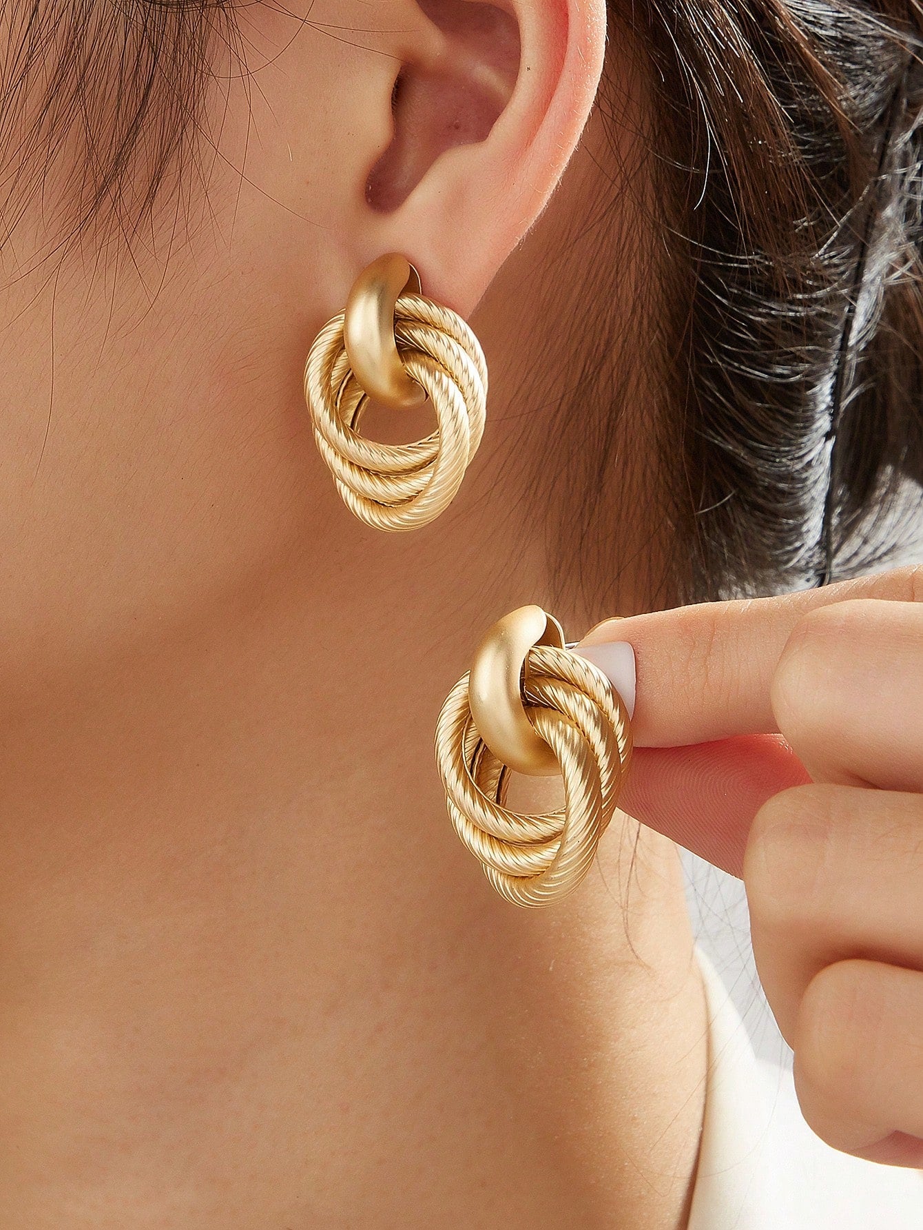 Evelyn – Sculpted Knot Hoop Earrings