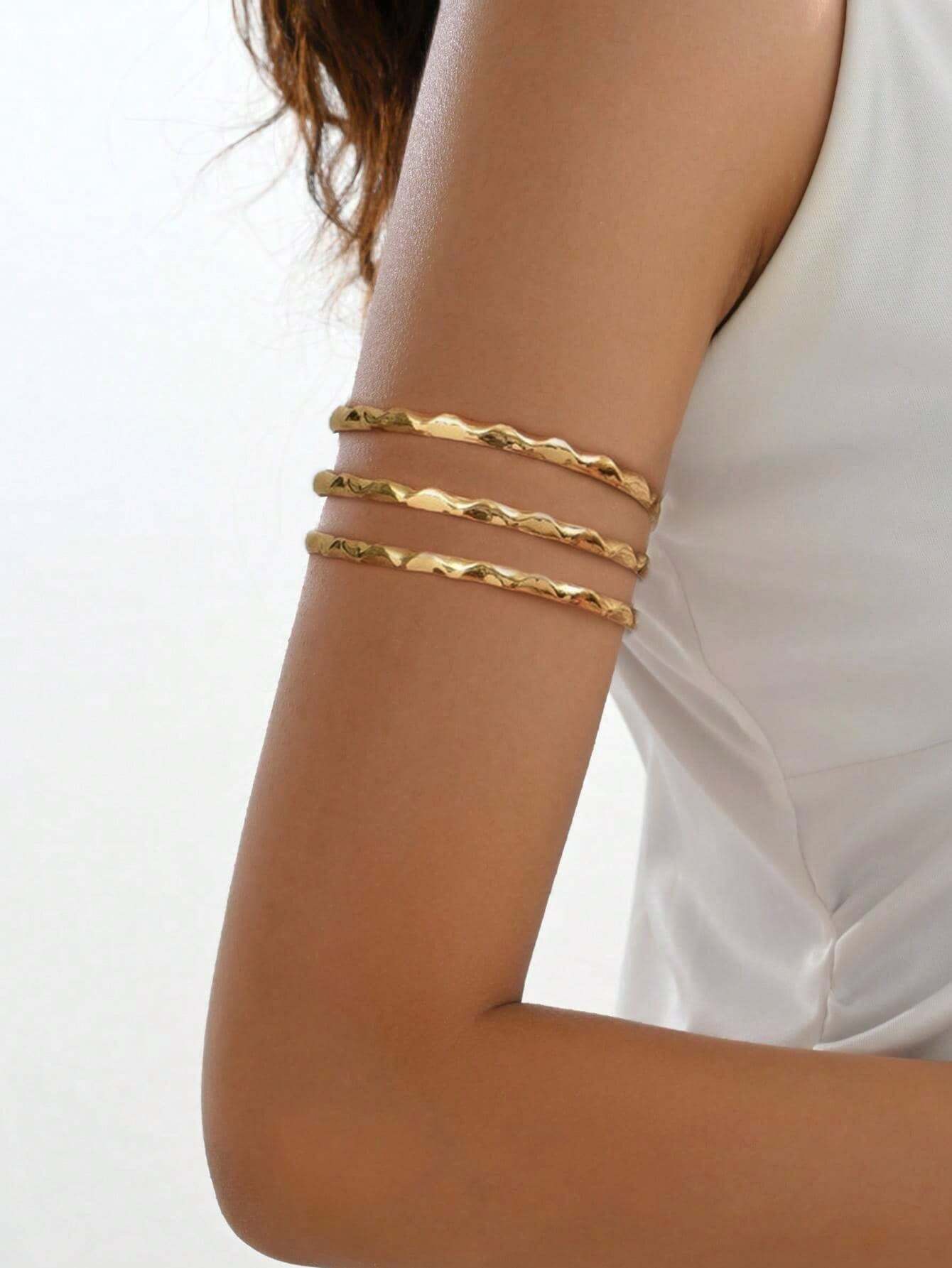 Evelyn – Summer Style Wavy Arm Cuff