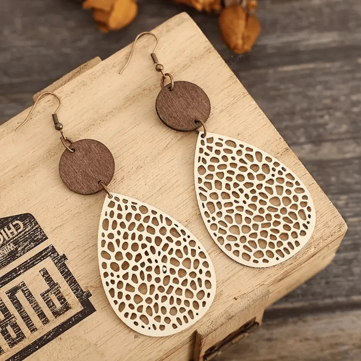 Evelyn – Hollow Teardrop Wooden Earrings