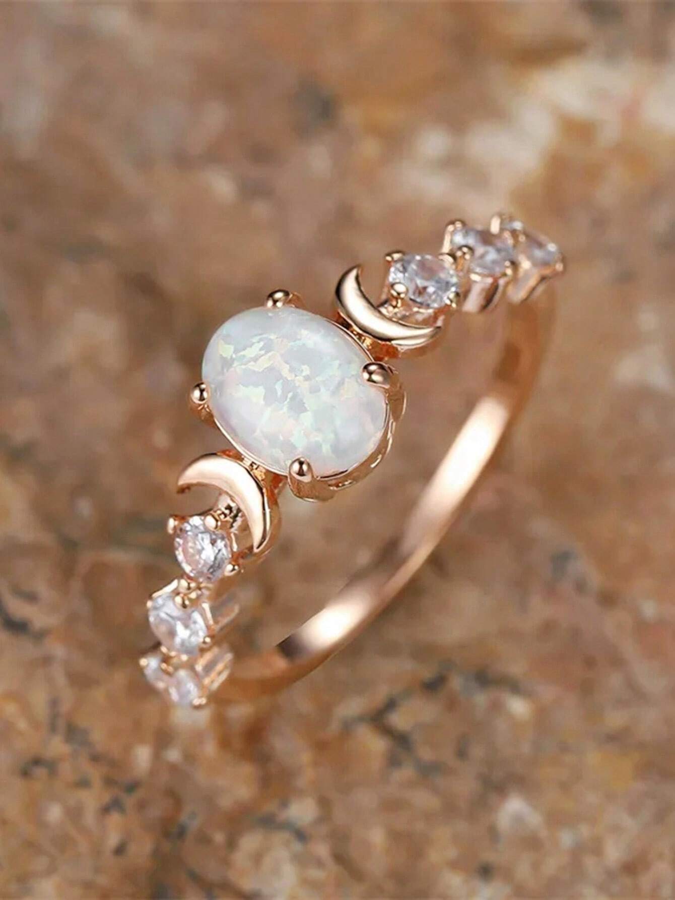 Evelyn – Sparkling Cubic Zirconia Engagement Ring