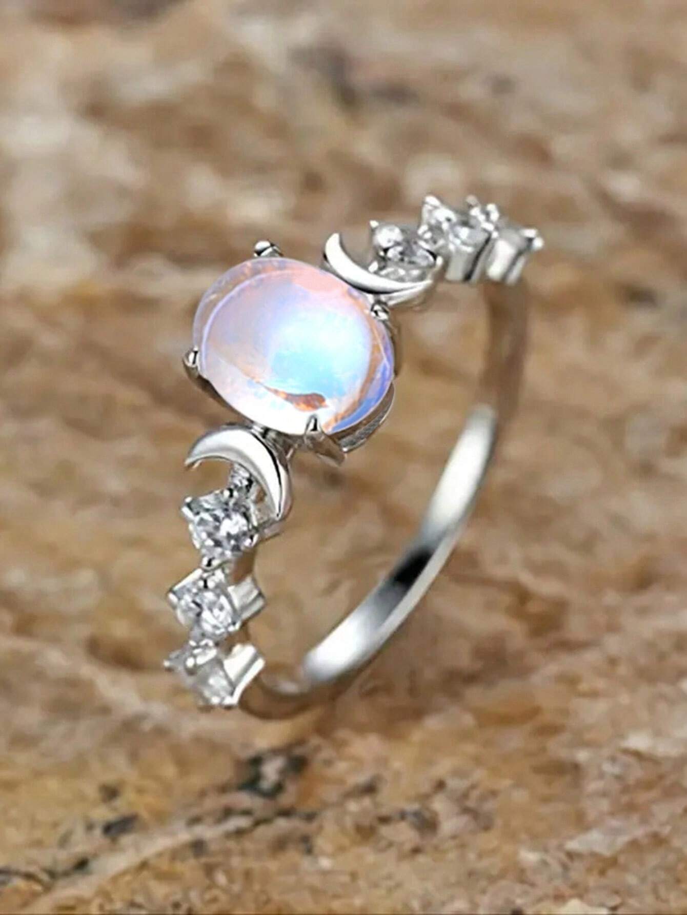 Evelyn – Sparkling Cubic Zirconia Engagement Ring